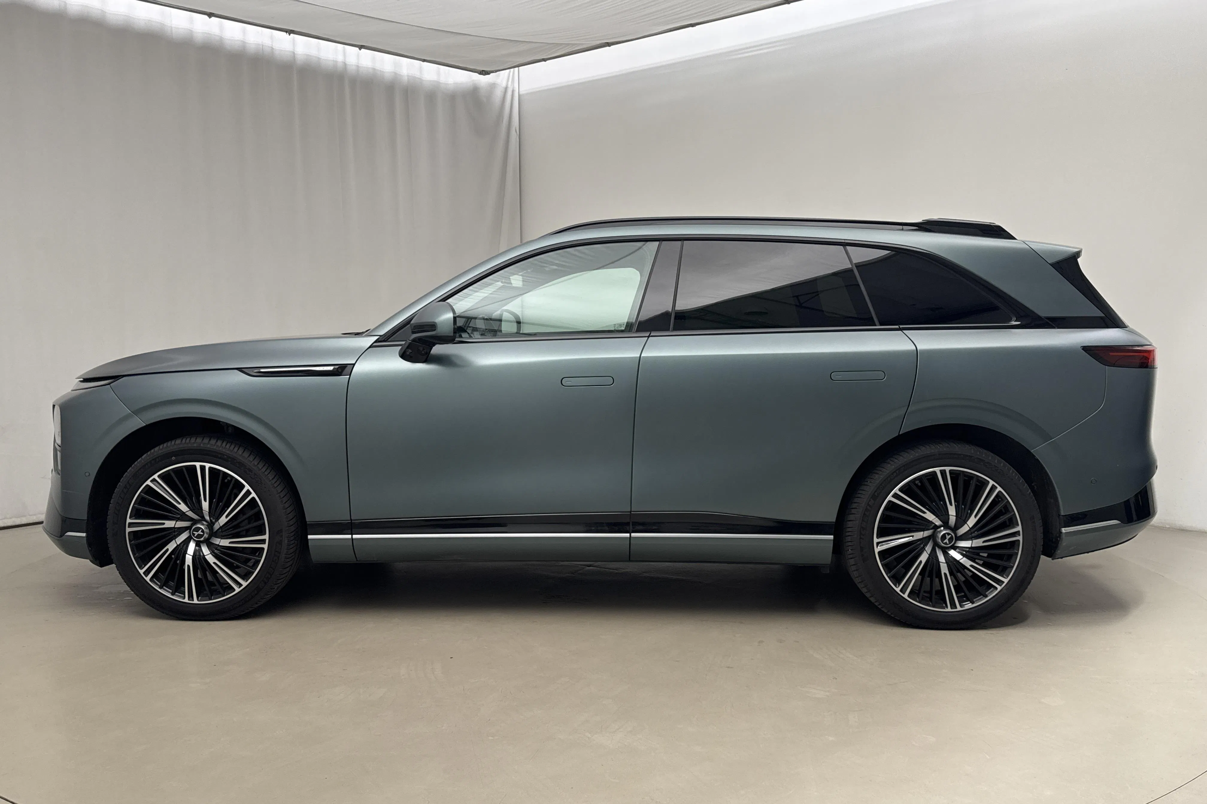 Presentation photo 2 of 32: Xpeng G9 AWD Performance 93,1kWh (551hk) - 63 750 km - Automatic - green - 2024