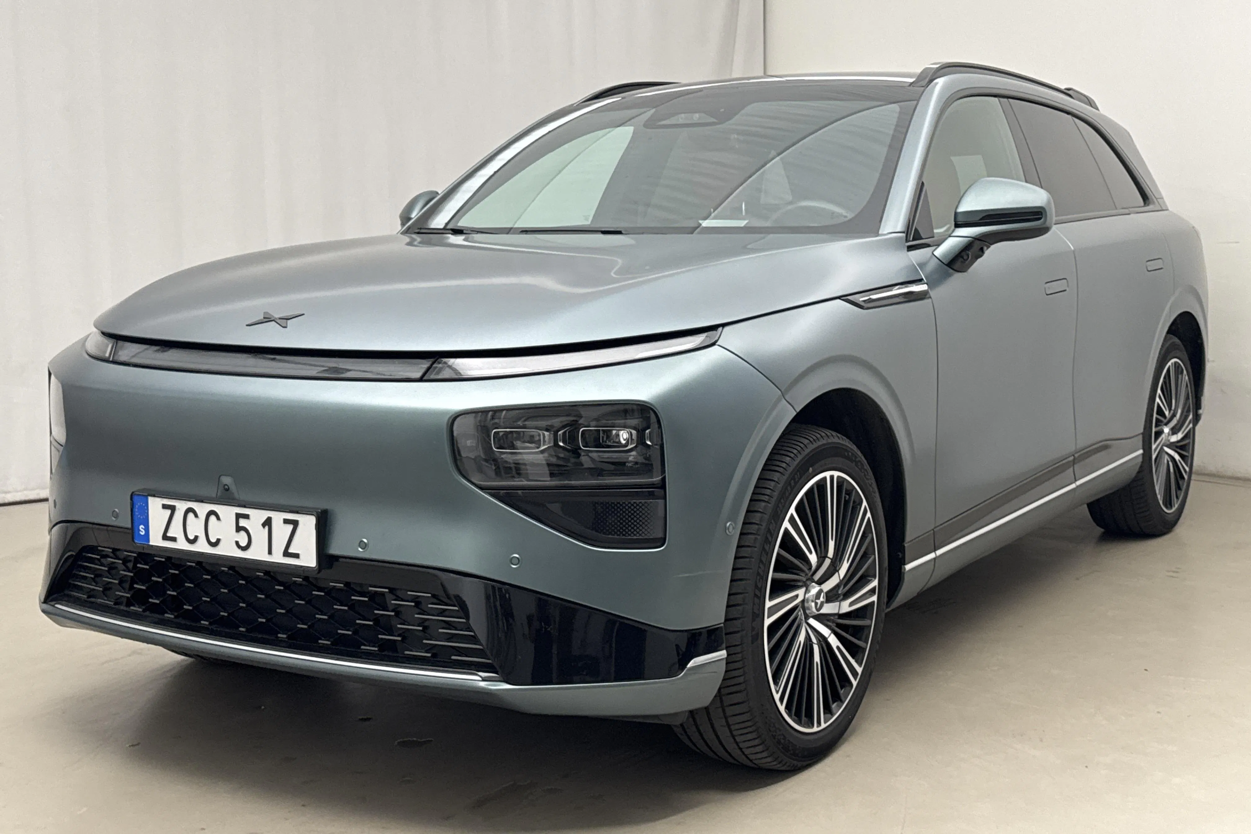 Presentation photo 1 of 32: Xpeng G9 AWD Performance 93,1kWh (551hk) - 63 750 km - Automatic - green - 2024