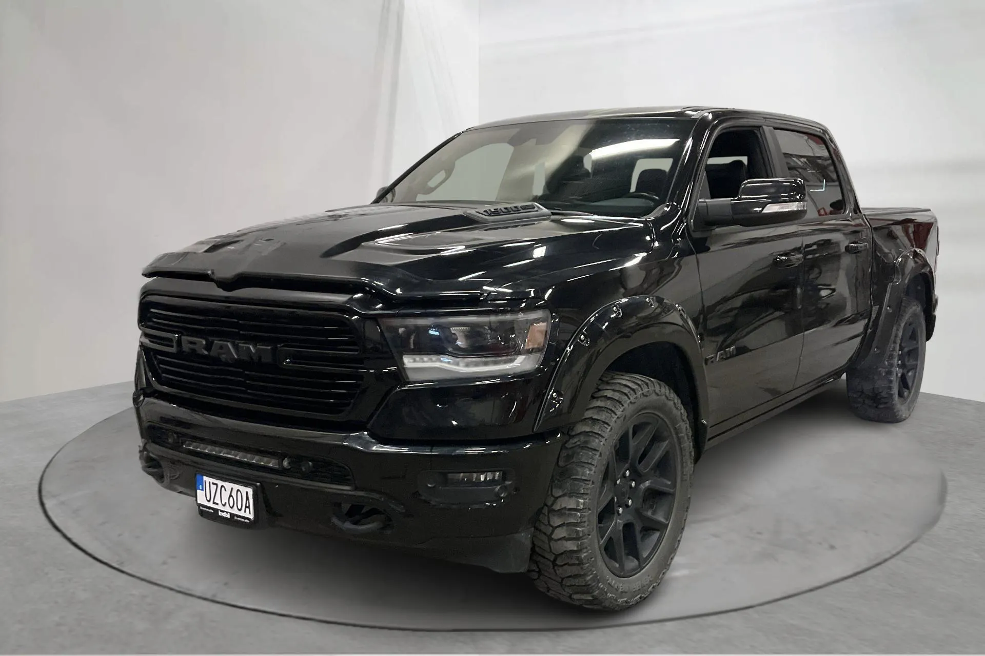 Presentation photo 1 of 23: Dodge RAM 1500 5.7 (395hk) - 240 140 km - Automatic - black - 2020