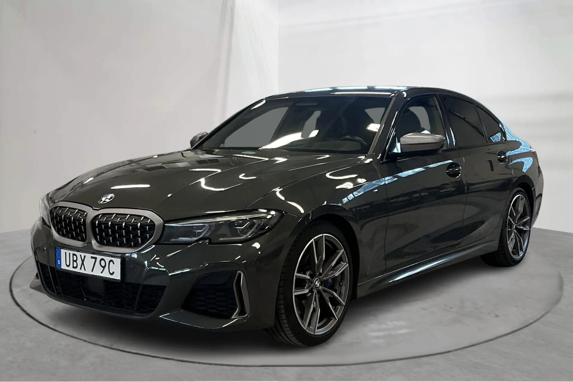 Presentationsfoto 1 av 19: BMW M340i xDrive Sedan, G20 (374hk+11hk) - 19 250 mil - Automat - grå - 2022