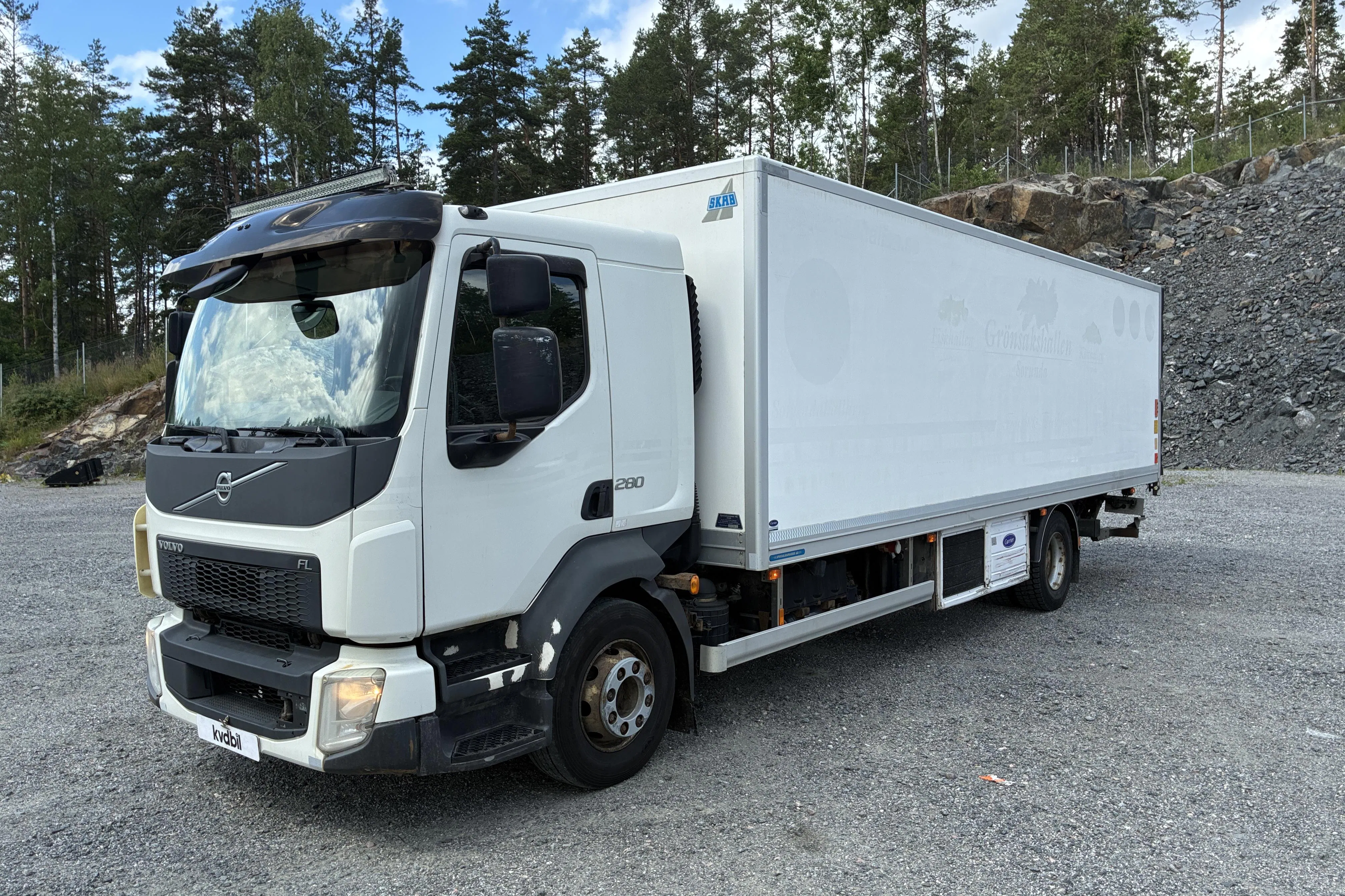 Presentation photo 1 of 117: VOLVO FL280 4x2 - 355 706 km - Automatic - white - 2014