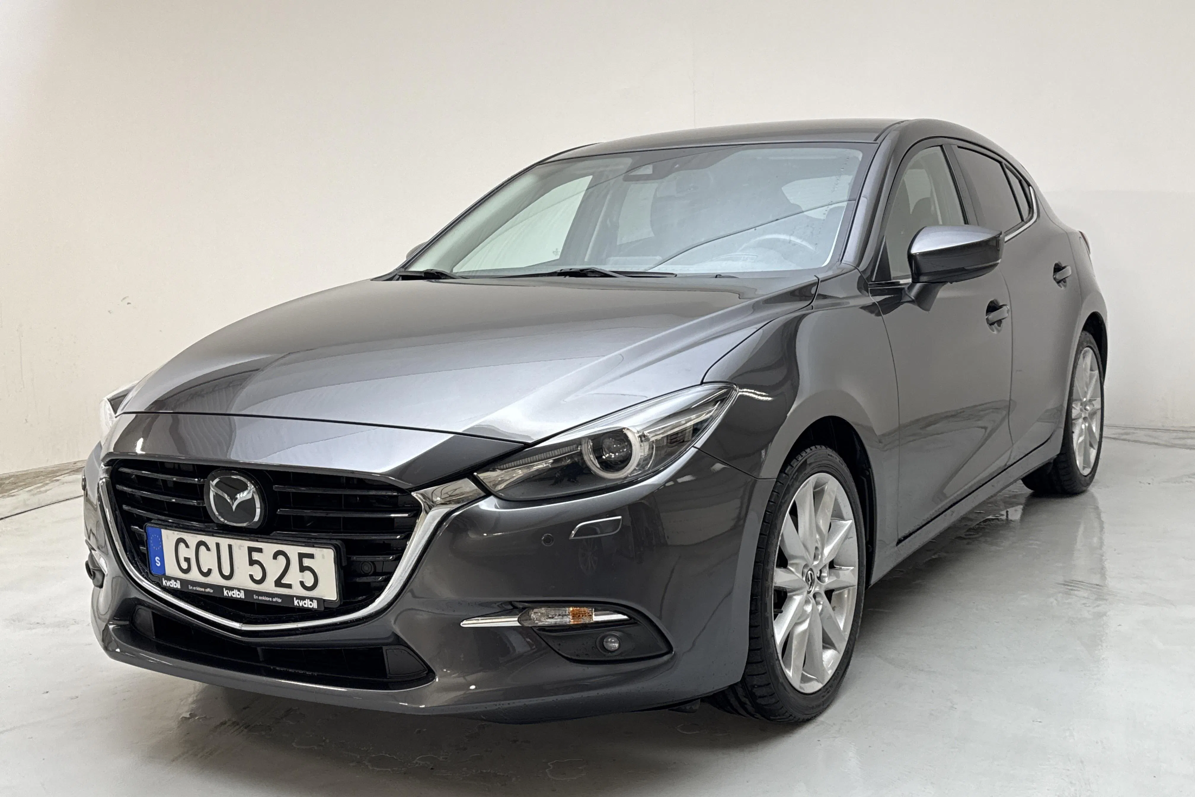 Presentation photo 1 of 14: Mazda 3 2.0 5dr (165hk) - 88 620 km - Manual - gray - 2017