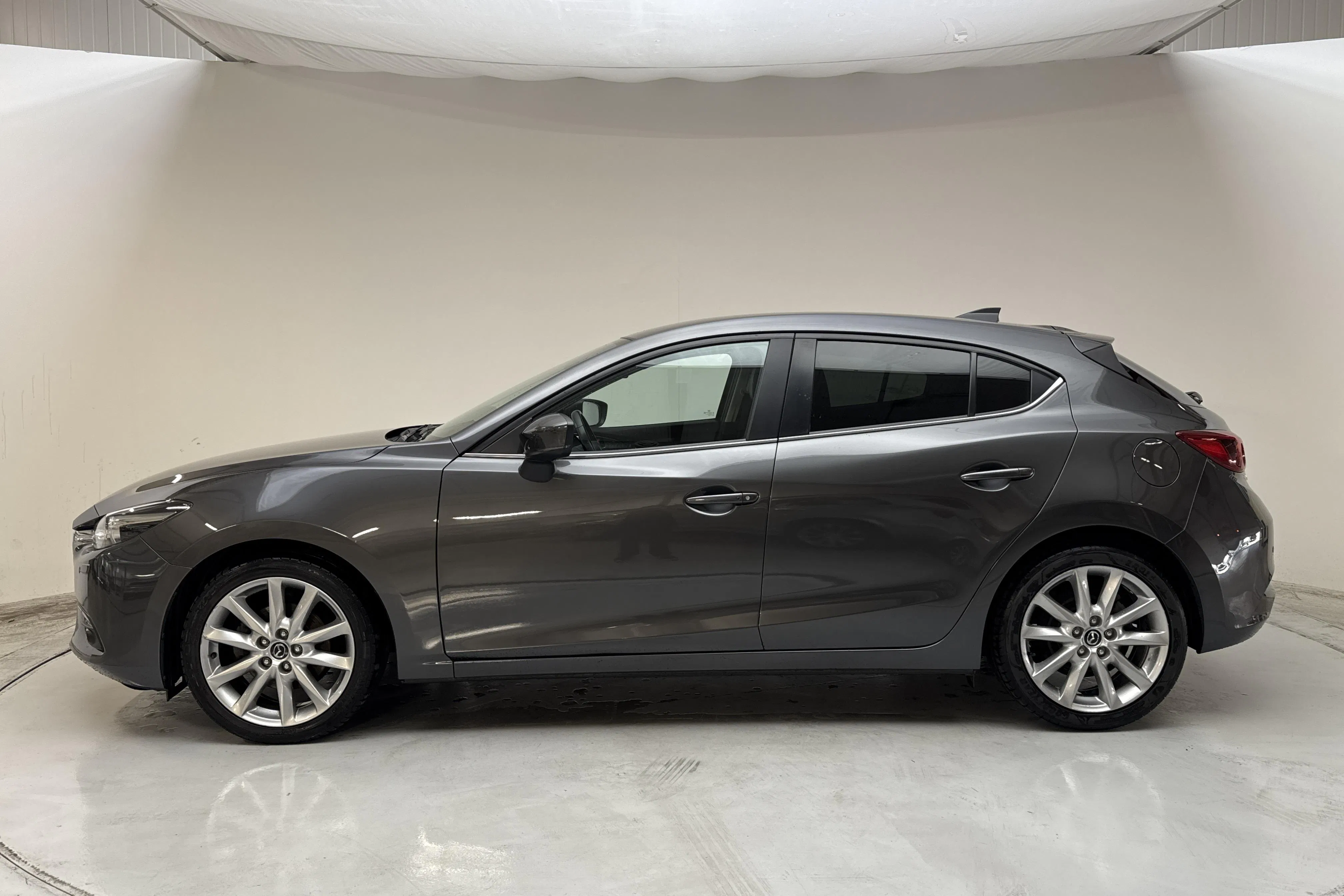Presentation photo 2 of 14: Mazda 3 2.0 5dr (165hk) - 88 620 km - Manual - gray - 2017