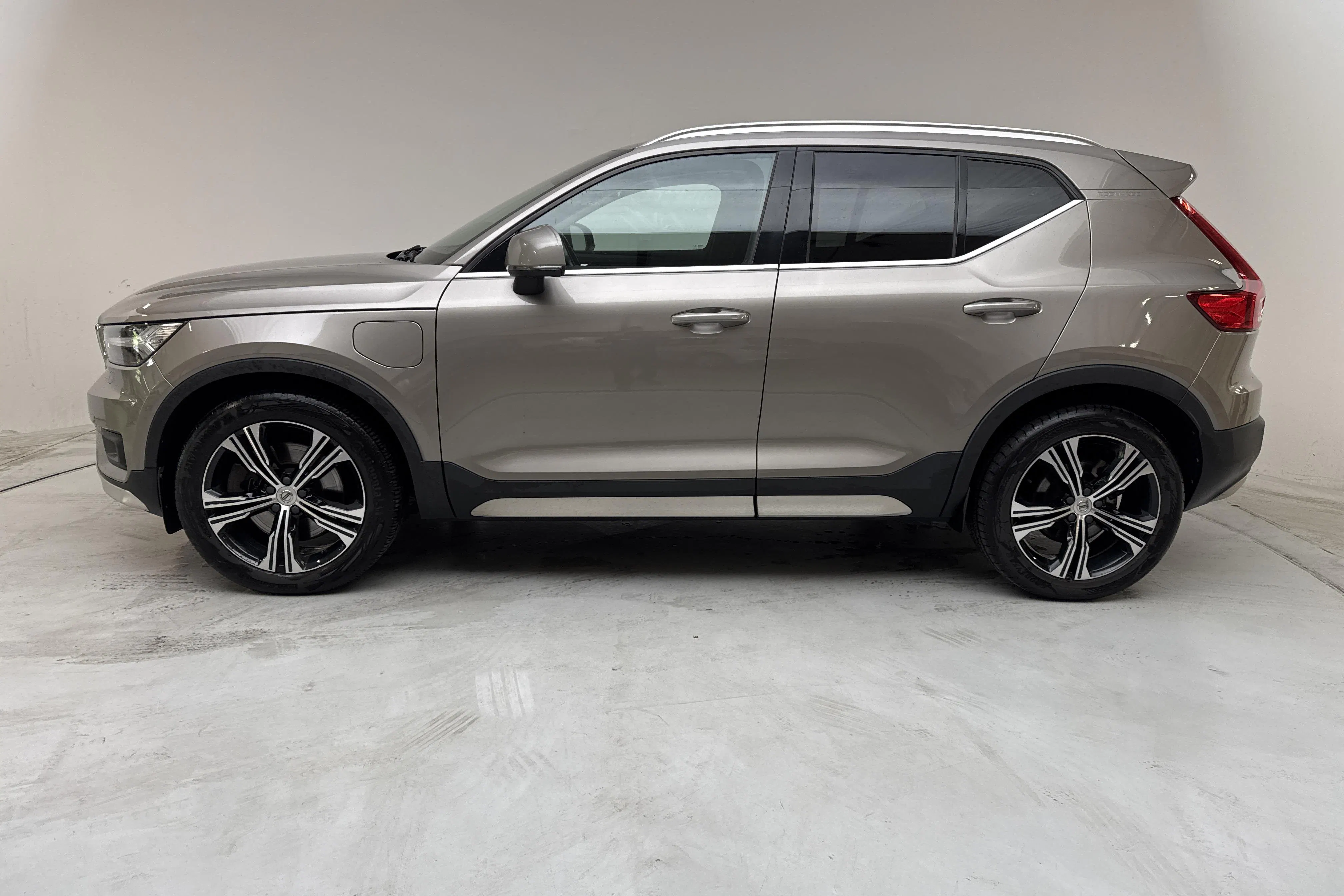 Presentation photo 2 of 19: Volvo XC40 T5 2WD Twin Engine (262hk) - 162 830 km - Automatic - gray - 2021