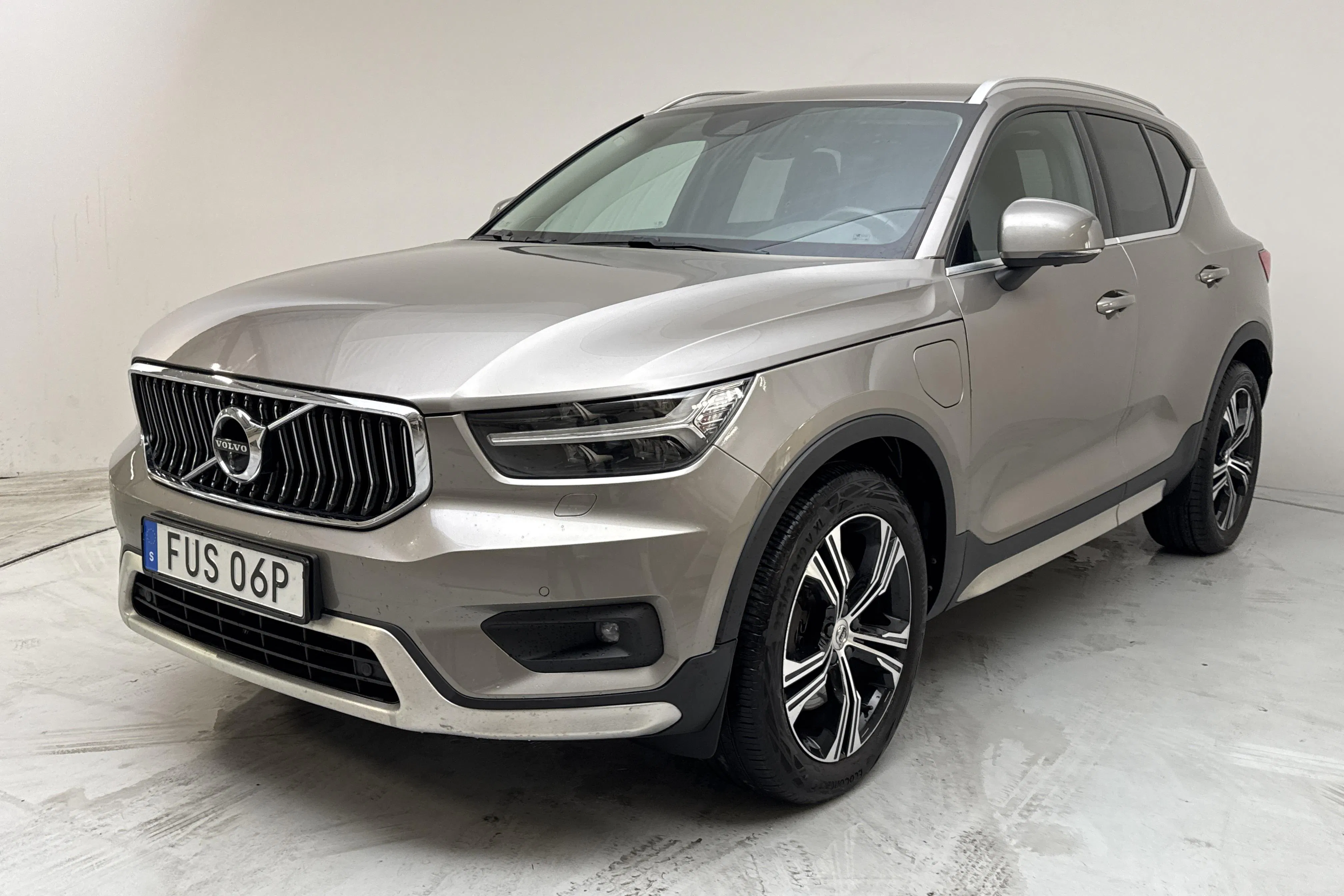 Presentation photo 1 of 19: Volvo XC40 T5 2WD Twin Engine (262hk) - 162 830 km - Automatic - gray - 2021