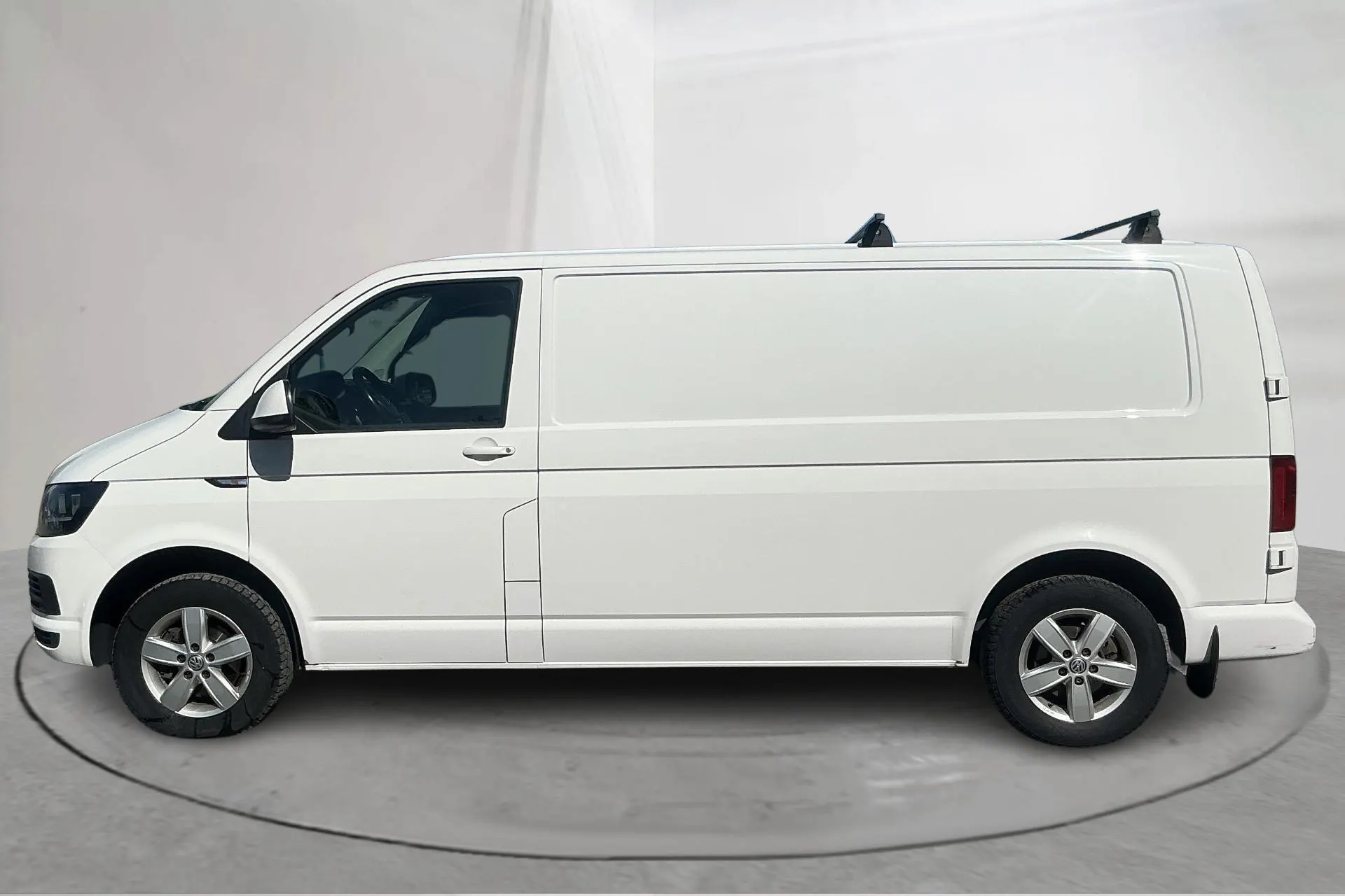 Presentation photo 2 of 16: VW Transporter T6 2.0 TDI BMT Skåp (150hk) - 285 520 km - Automatic - white - 2019