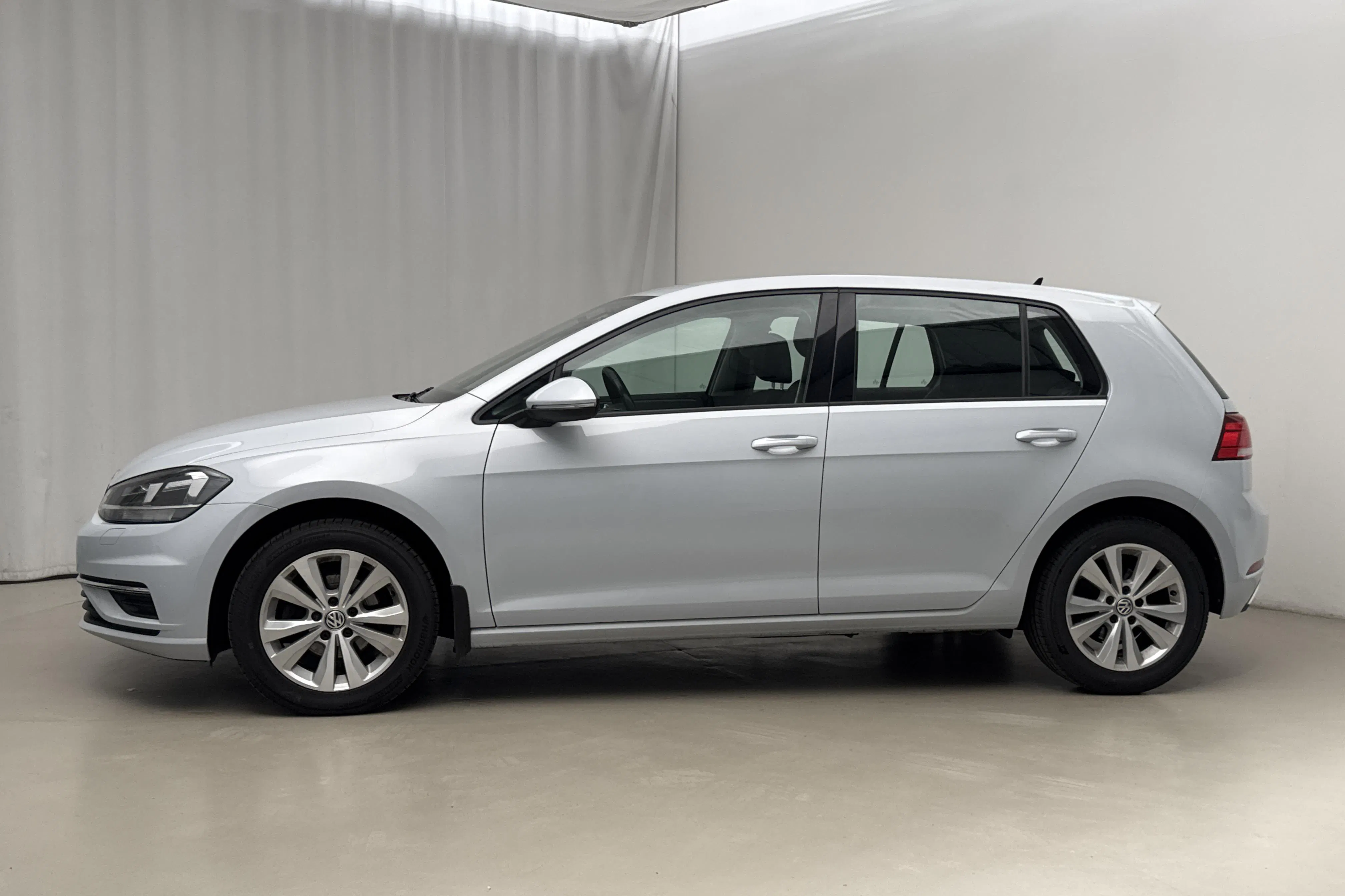 Presentation photo 2 of 16: VW Golf VII 1.0 TSI 5dr (110hk) - 116 770 km - Manual - light grey - 2018