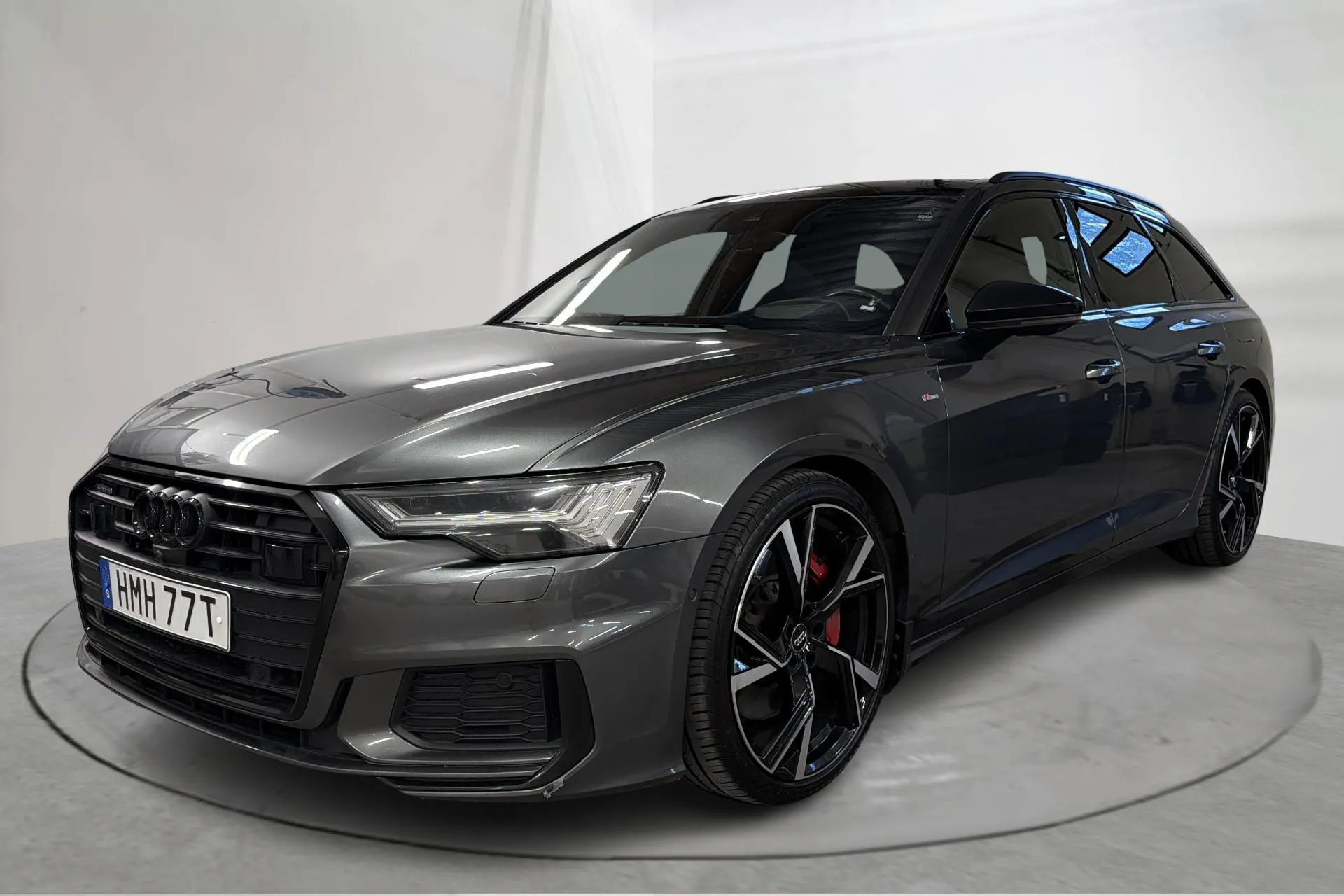 Presentationsfoto 1 av 21: Audi A6 Avant 55 TFSI e quattro (367hk) - 16 410 mil - Automat - grå - 2021