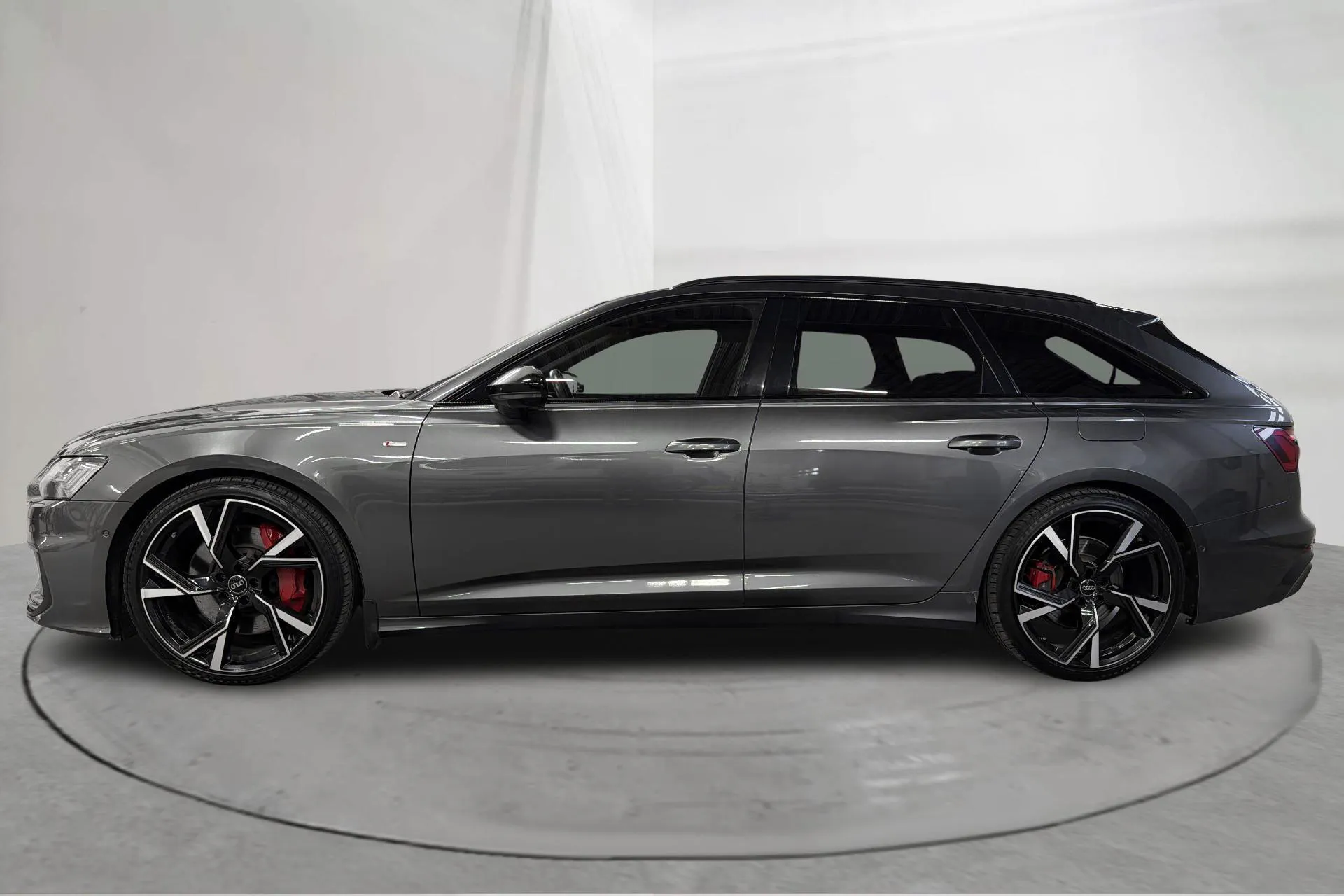 Presentationsfoto 2 av 21: Audi A6 Avant 55 TFSI e quattro (367hk) - 16 410 mil - Automat - grå - 2021