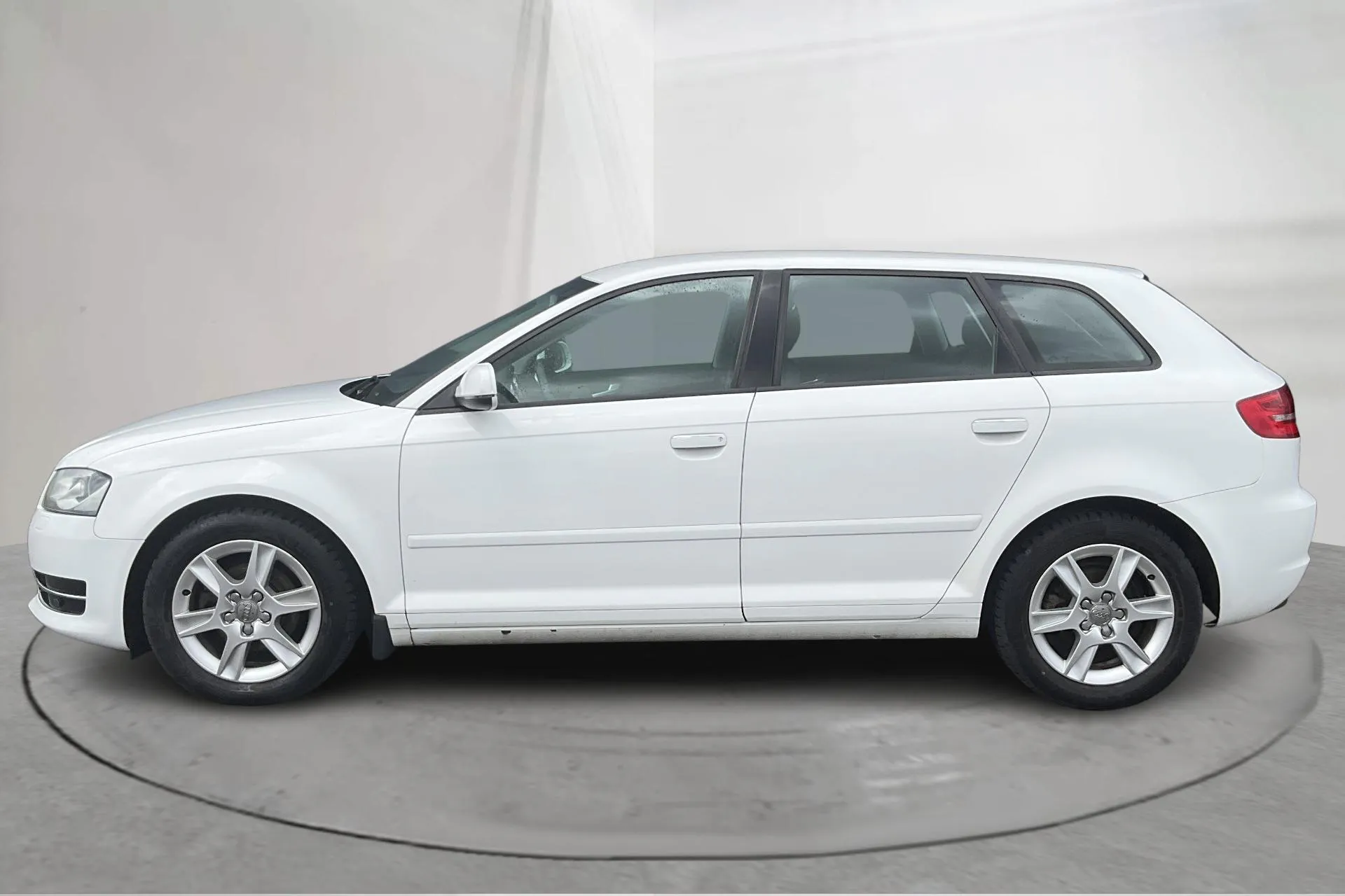 Presentation photo 2 of 14: Audi A3 1.6 TDI Sportback (105hk) - 288 320 km - Manual - white - 2013