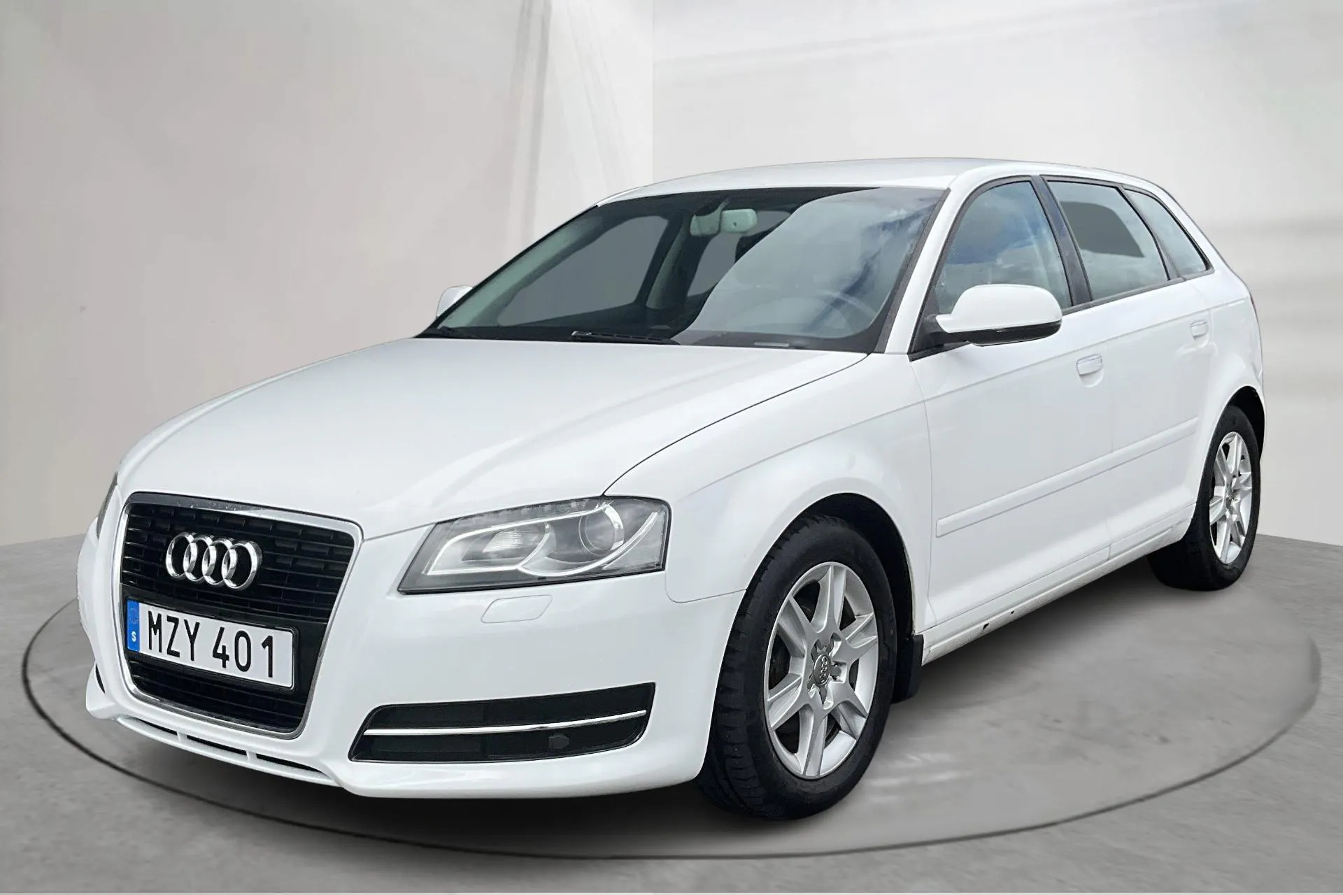 Presentation photo 1 of 14: Audi A3 1.6 TDI Sportback (105hk) - 288 320 km - Manual - white - 2013