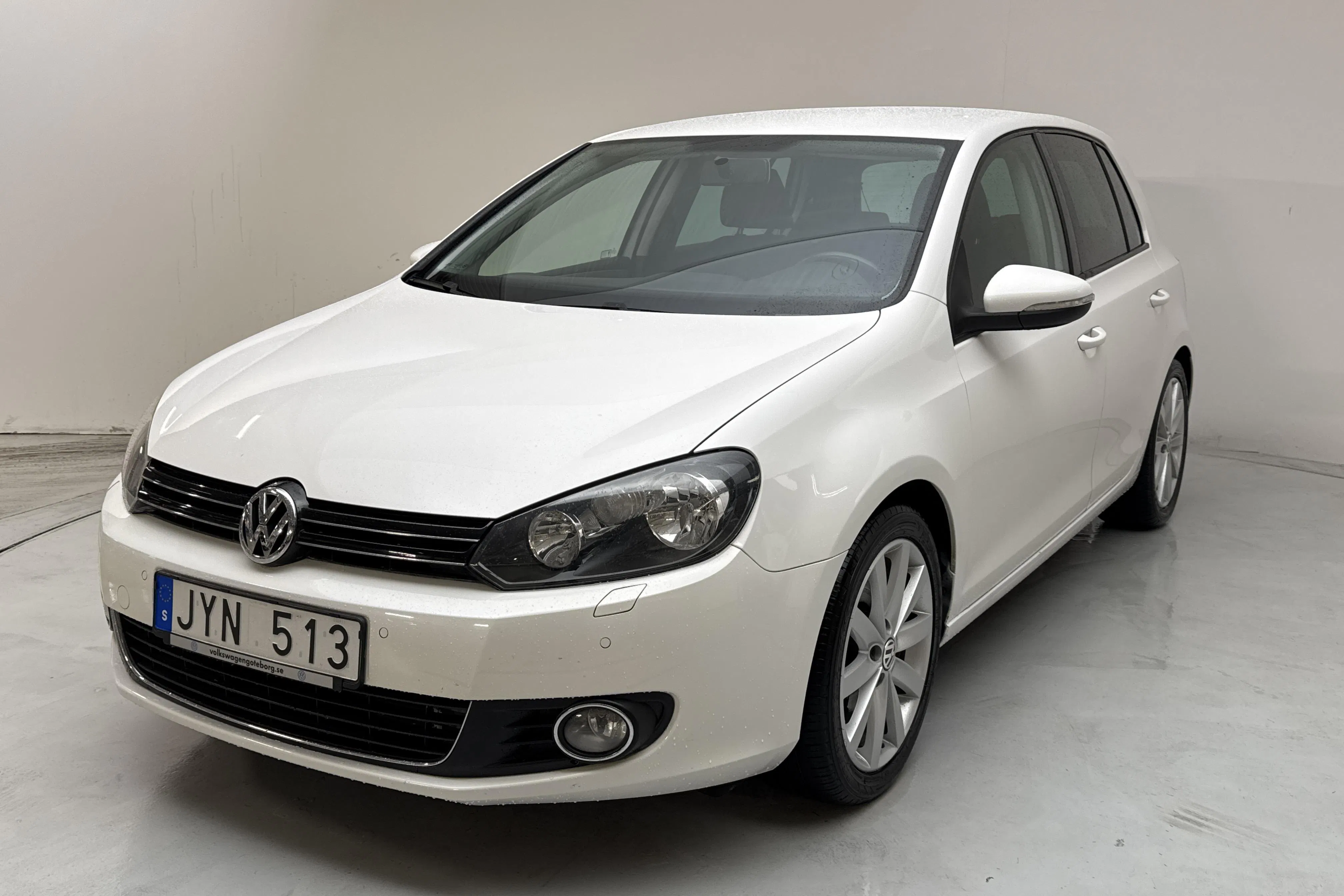 Presentationsfoto 1 av 12: VW Golf VI GT 1.8 5dr (160hk) - 10 467 mil - Automat - vit - 2010