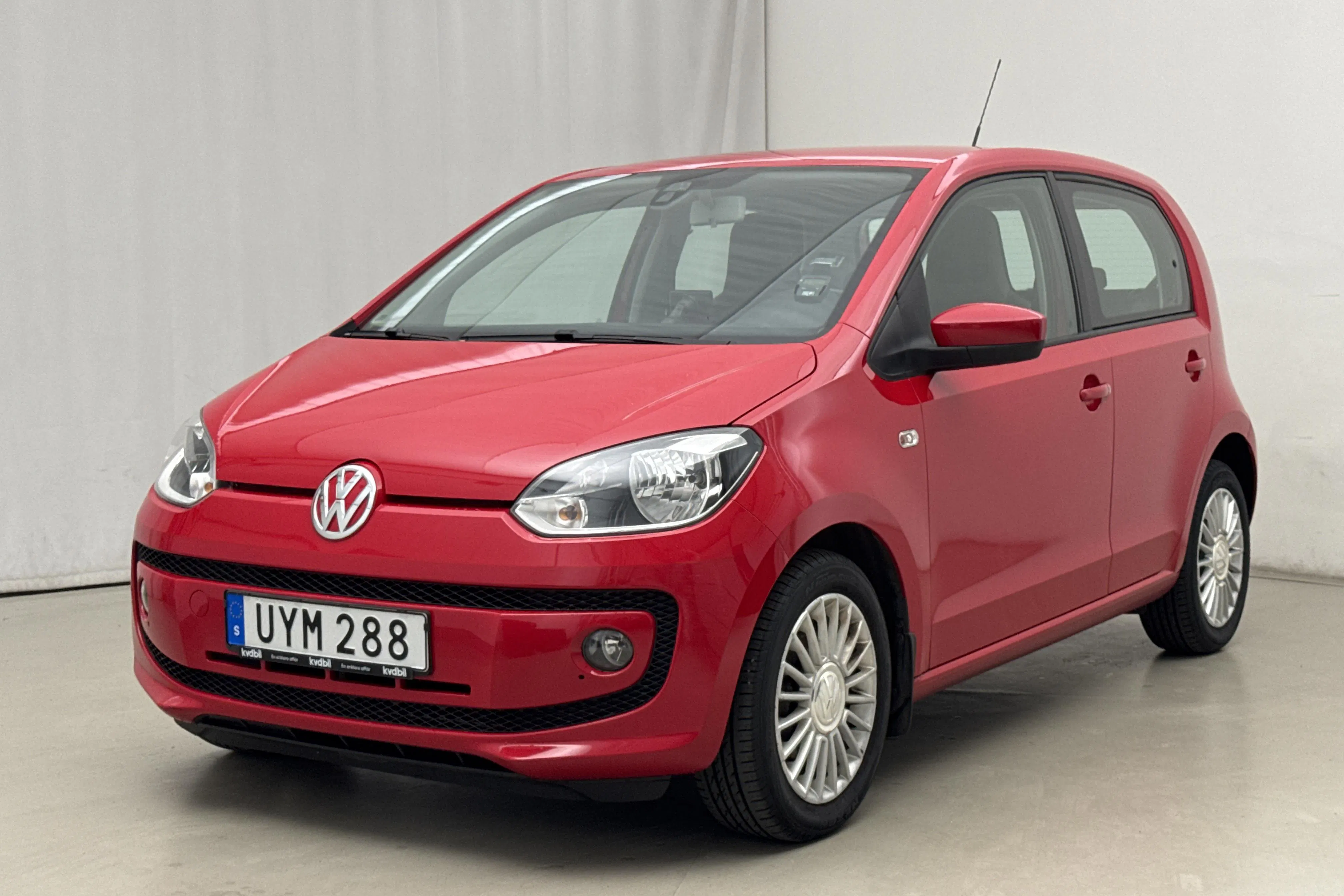 Presentationsfoto 1 av 15: VW up! 1.0 5dr (75hk) - 13 403 mil - Manuell - röd - 2013