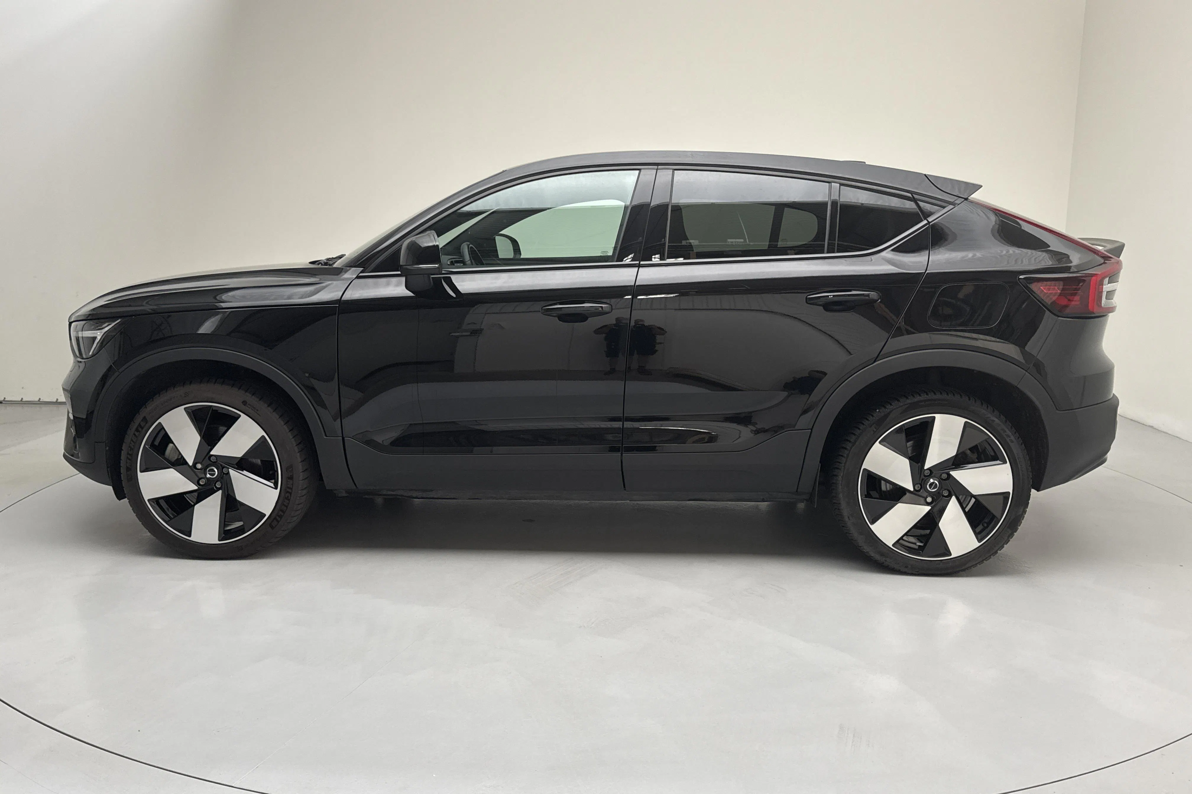 Presentation photo 2 of 19: Volvo C40 Recharge (231hk) - 106 130 km - Automatic - black - 2023