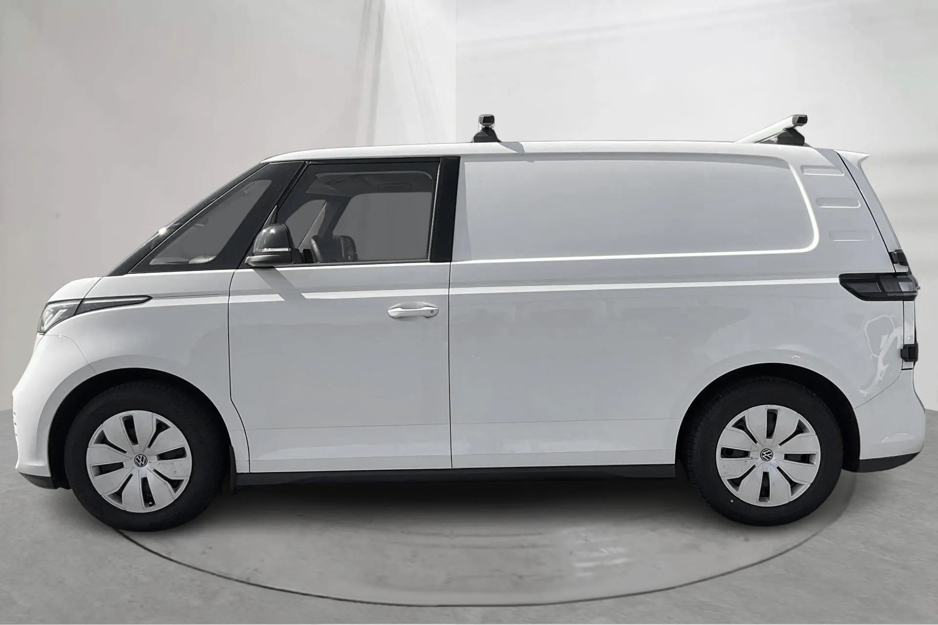 Presentationsfoto 2 av 18: VW ID. Buzz Cargo 77kWh (204hk) - 2 020 mil - Automat - vit - 2023