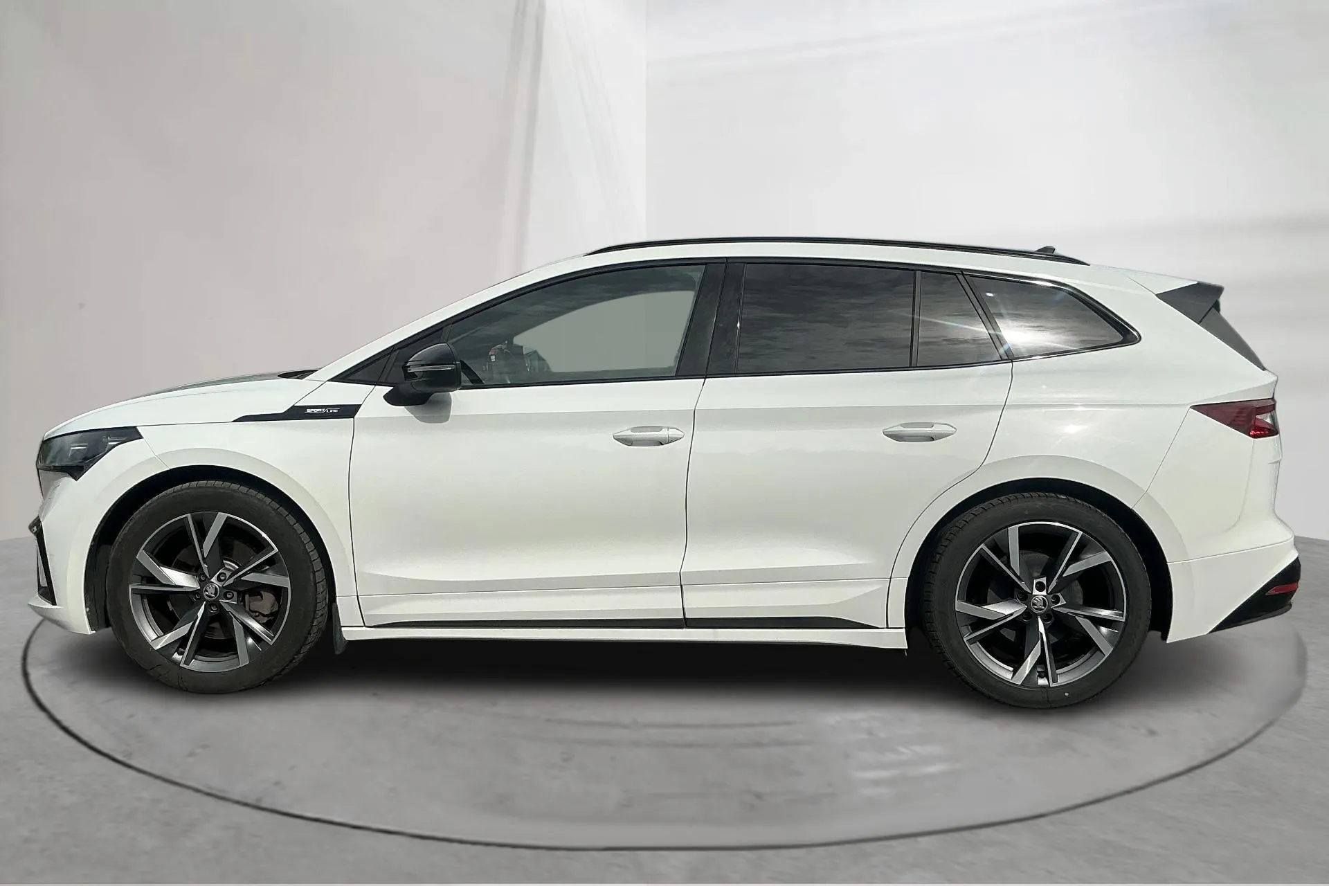 Presentation photo 2 of 17: Skoda Enyaq iV 85x 82kWh (286hk) - 62 230 km - Automatic - white - 2024