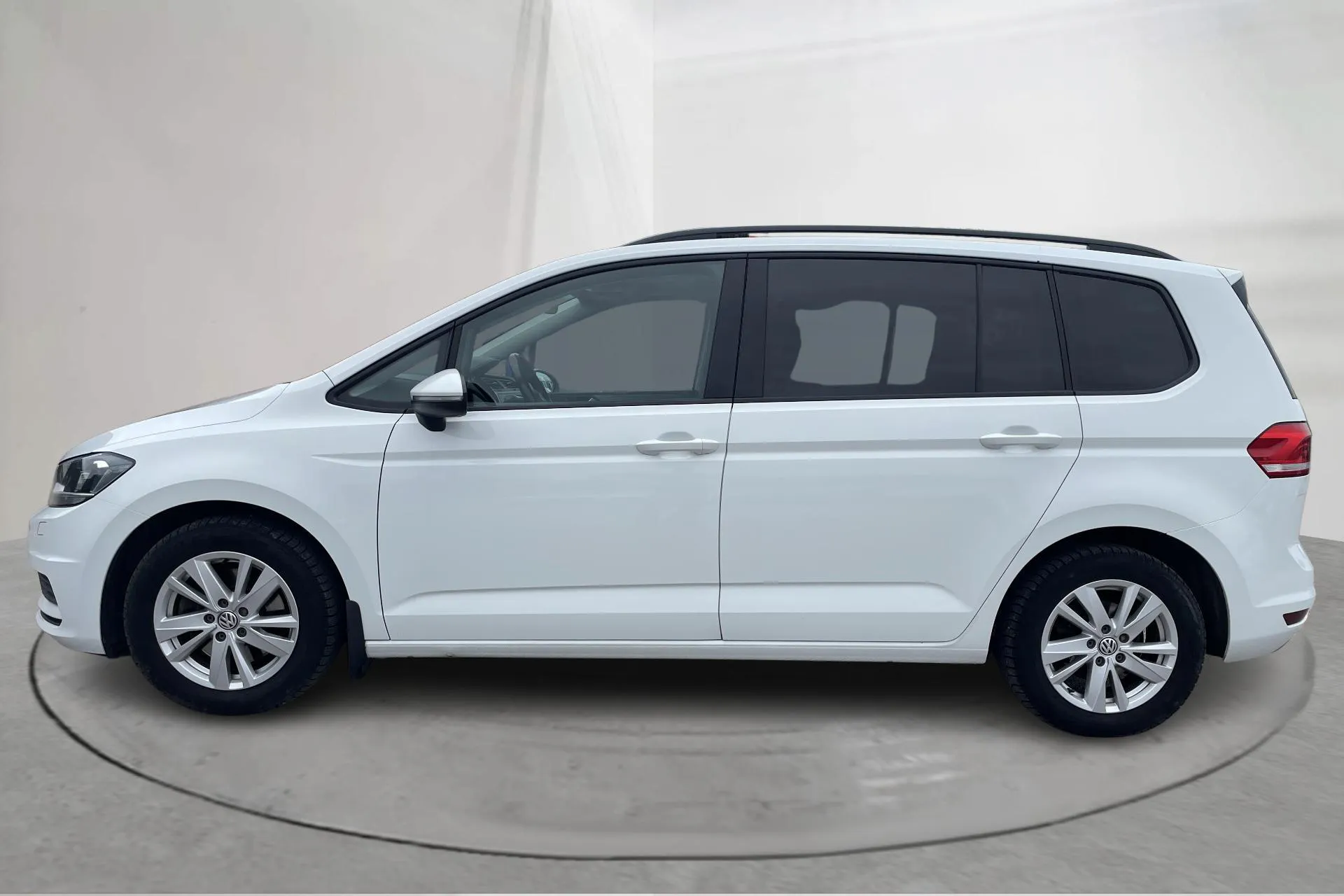 Presentation photo 2 of 20: VW Touran 2.0 TDI (115hk) - 275 610 km - Automatic - white - 2020