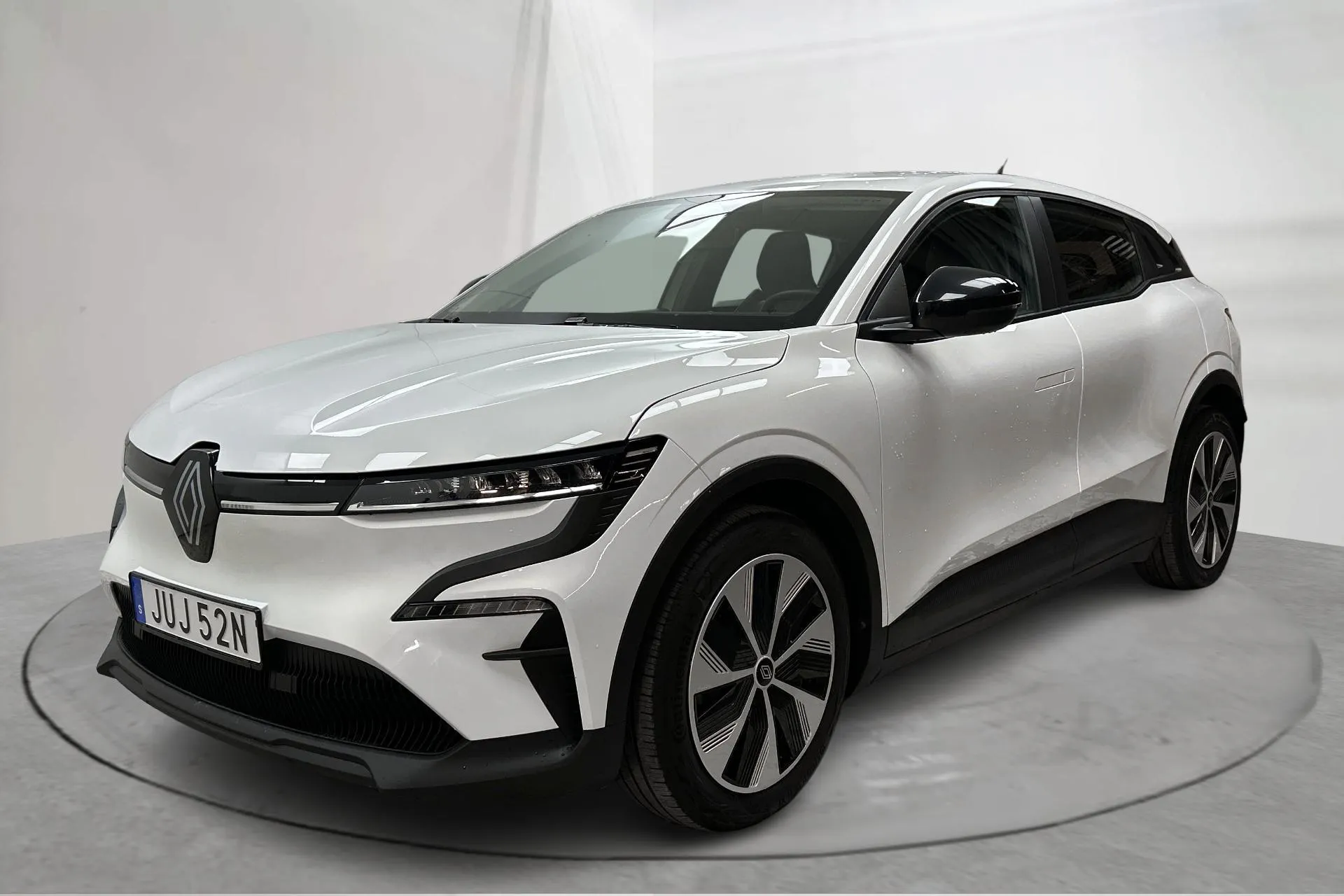 Presentationsfoto 1 av 16: Renault Mégane E-TECH 60kWh (130hk) - 3 710 mil - Automat - vit - 2023