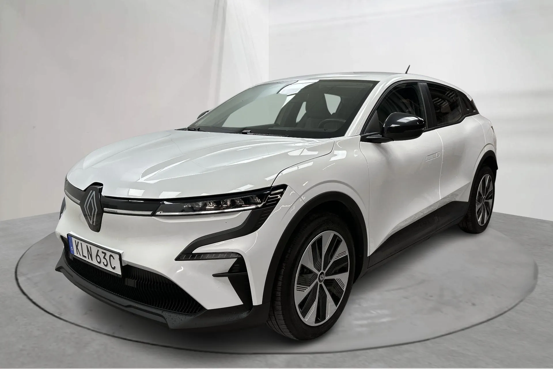 Presentationsfoto 1 av 14: Renault Mégane E-TECH 60kWh (130hk) - 3 627 mil - Automat - vit - 2023
