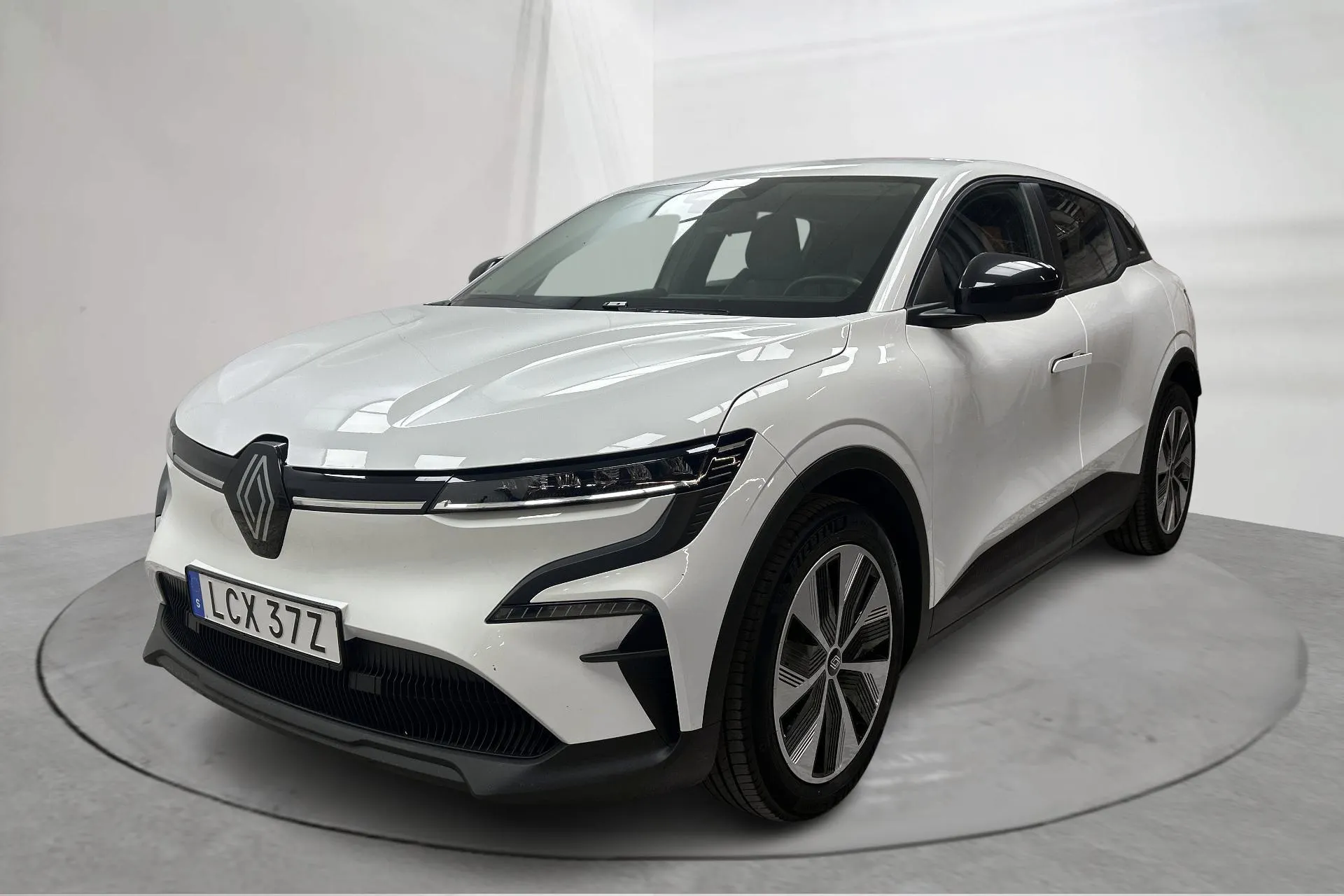 Presentationsfoto 1 av 16: Renault Mégane E-TECH 60kWh (130hk) - 2 710 mil - Automat - vit - 2023