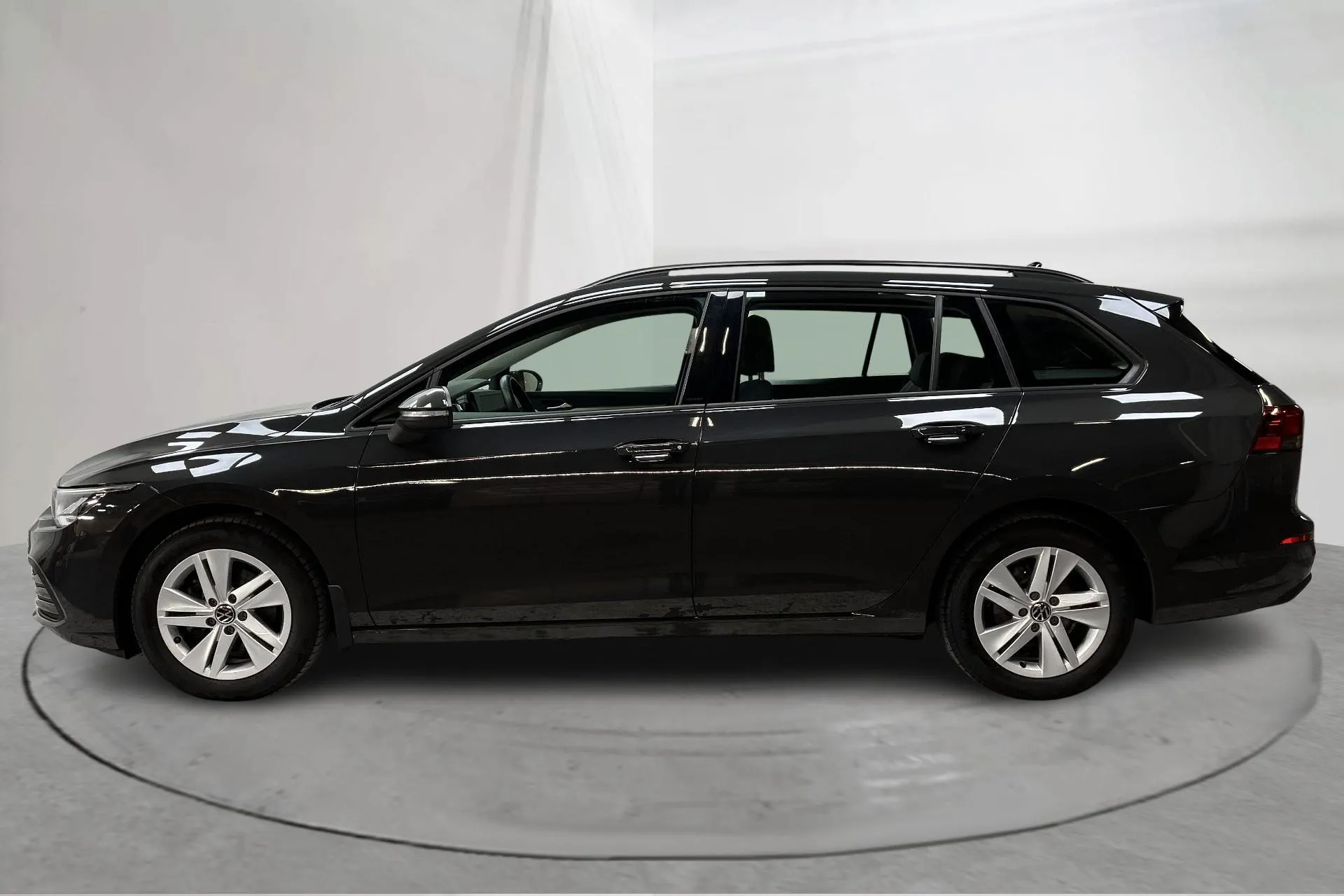 Presentation photo 2 of 14: VW Golf VIII 1.5 TGI Sportscombi (130hk) - 37 450 km - Automatic - gray - 2023