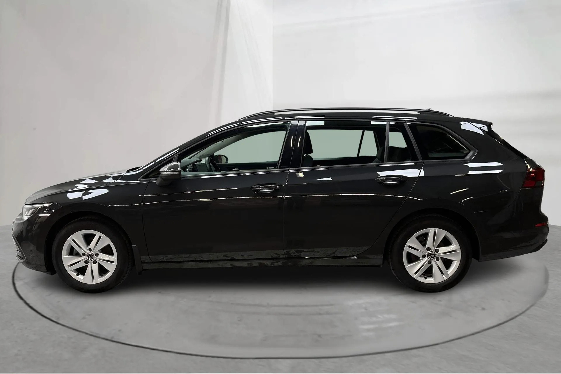 Presentation photo 2 of 14: VW Golf VIII 1.5 TGI Sportscombi (130hk) - 36 240 km - Automatic - gray - 2023