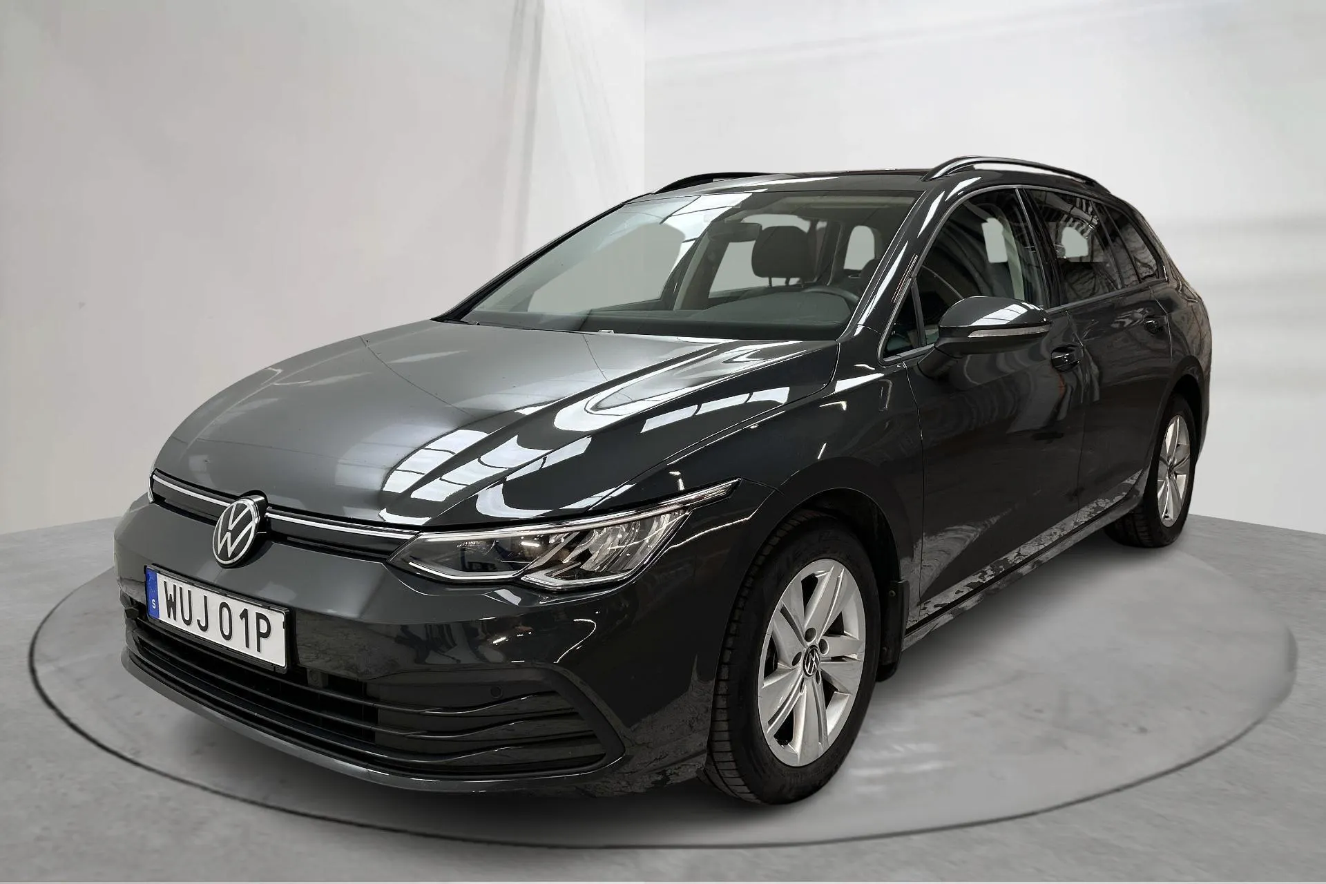 Presentation photo 1 of 14: VW Golf VIII 1.5 TGI Sportscombi (130hk) - 36 240 km - Automatic - gray - 2023