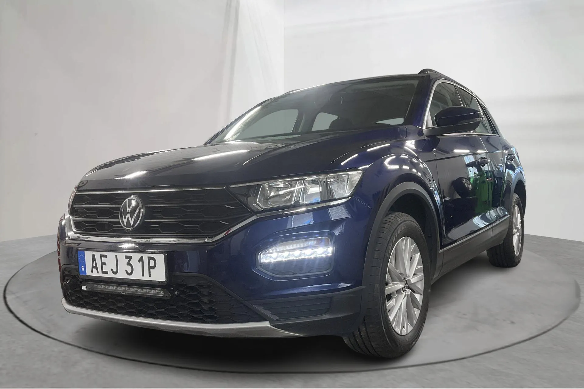 Presentationsfoto 1 av 14: VW T-Roc 2.0 TDI 4MOTION (150hk) - 14 607 mil - Automat - Mörkblå - 2021