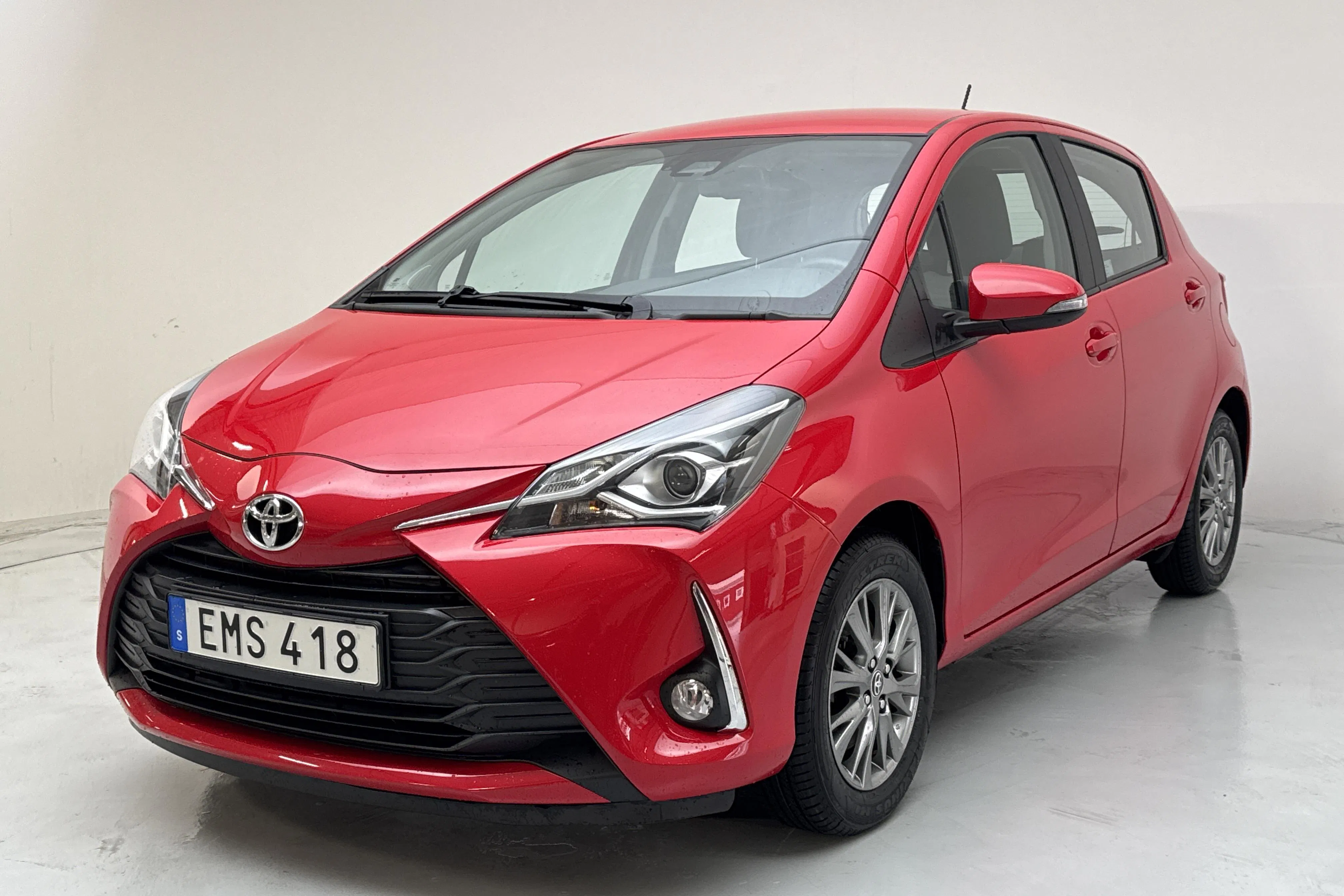 Presentationsfoto 1 av 13: Toyota Yaris 1.5 5dr (111hk) - 2 542 mil - Manuell - röd - 2018