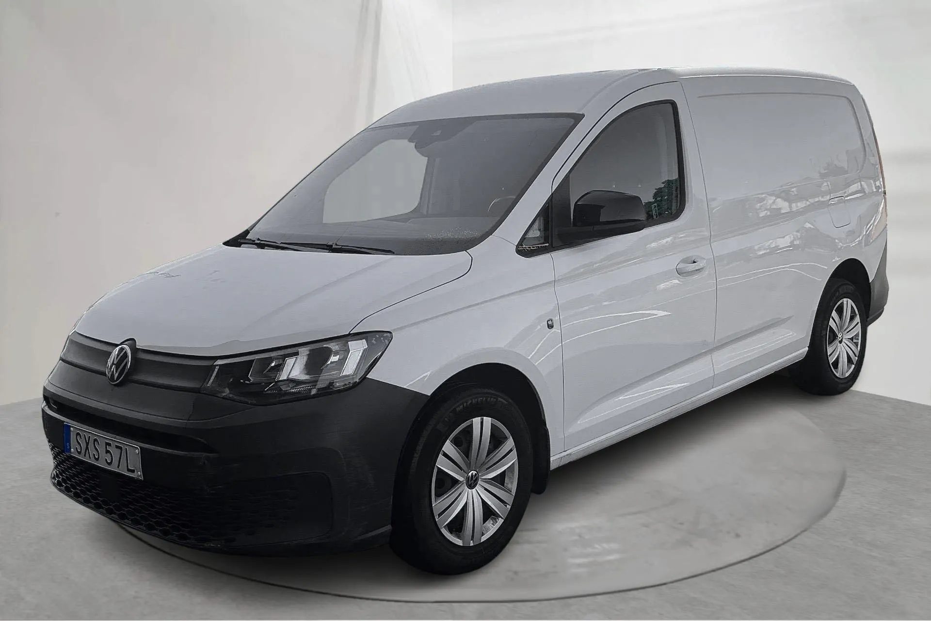 Presentationsfoto 1 av 14: VW Caddy Cargo Maxi 2.0 TDI Skåp (122hk) - 8 681 mil - Automat - vit - 2021