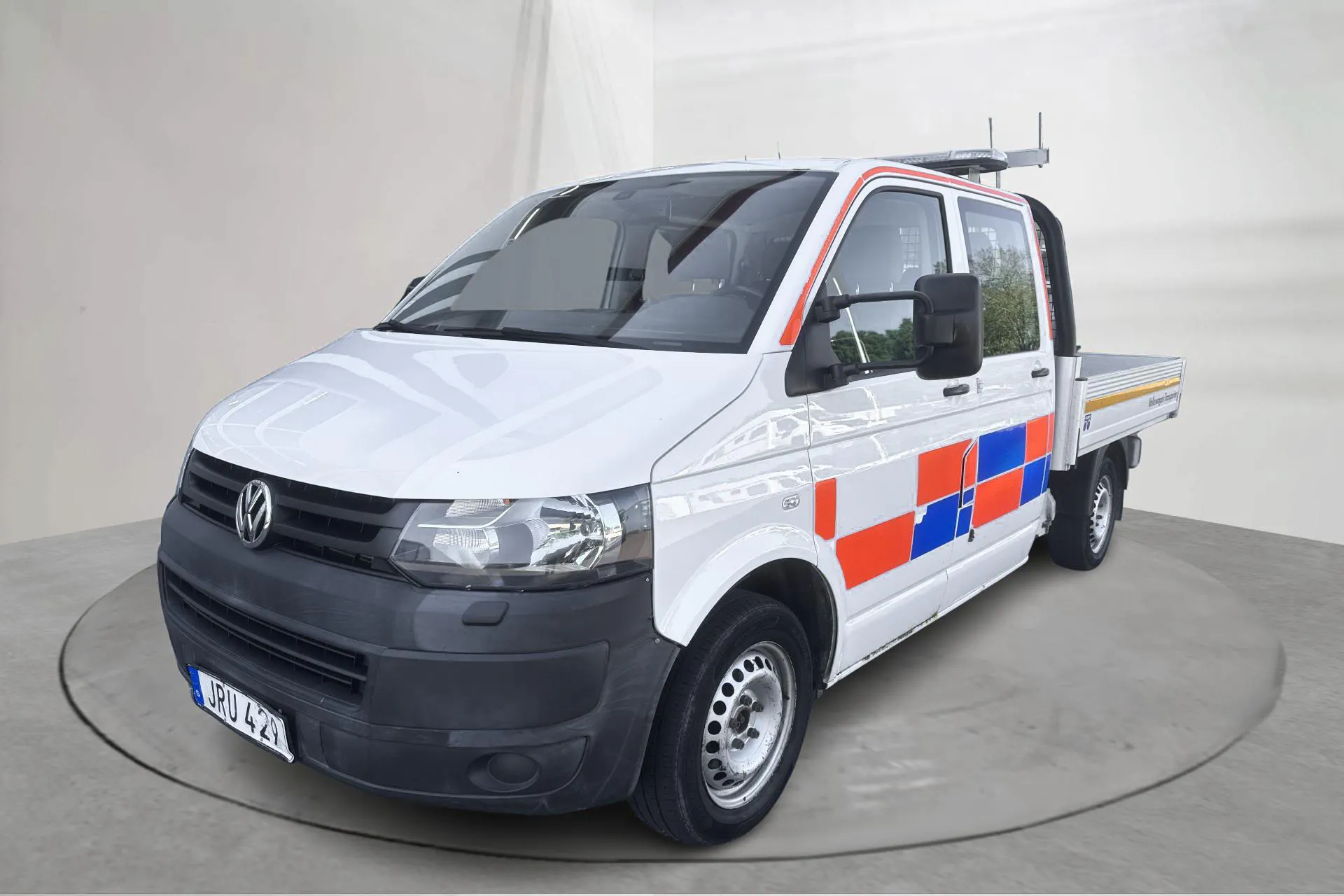 Presentationsfoto 1 av 14: VW Transporter T5 2.0 TDI Pickup (140hk) - 9 359 mil - Manuell - vit - 2015
