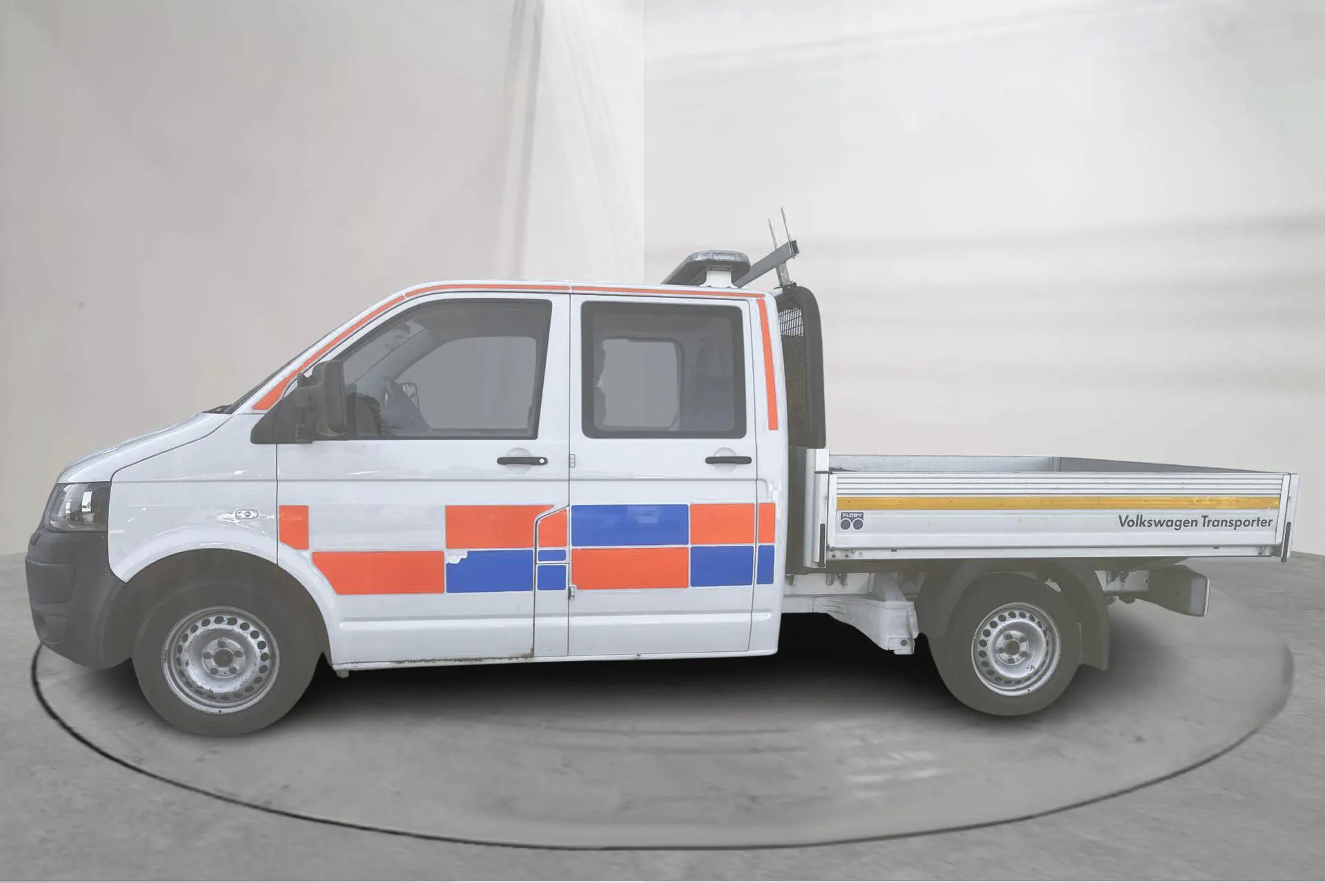 Presentationsfoto 2 av 14: VW Transporter T5 2.0 TDI Pickup (140hk) - 9 359 mil - Manuell - vit - 2015