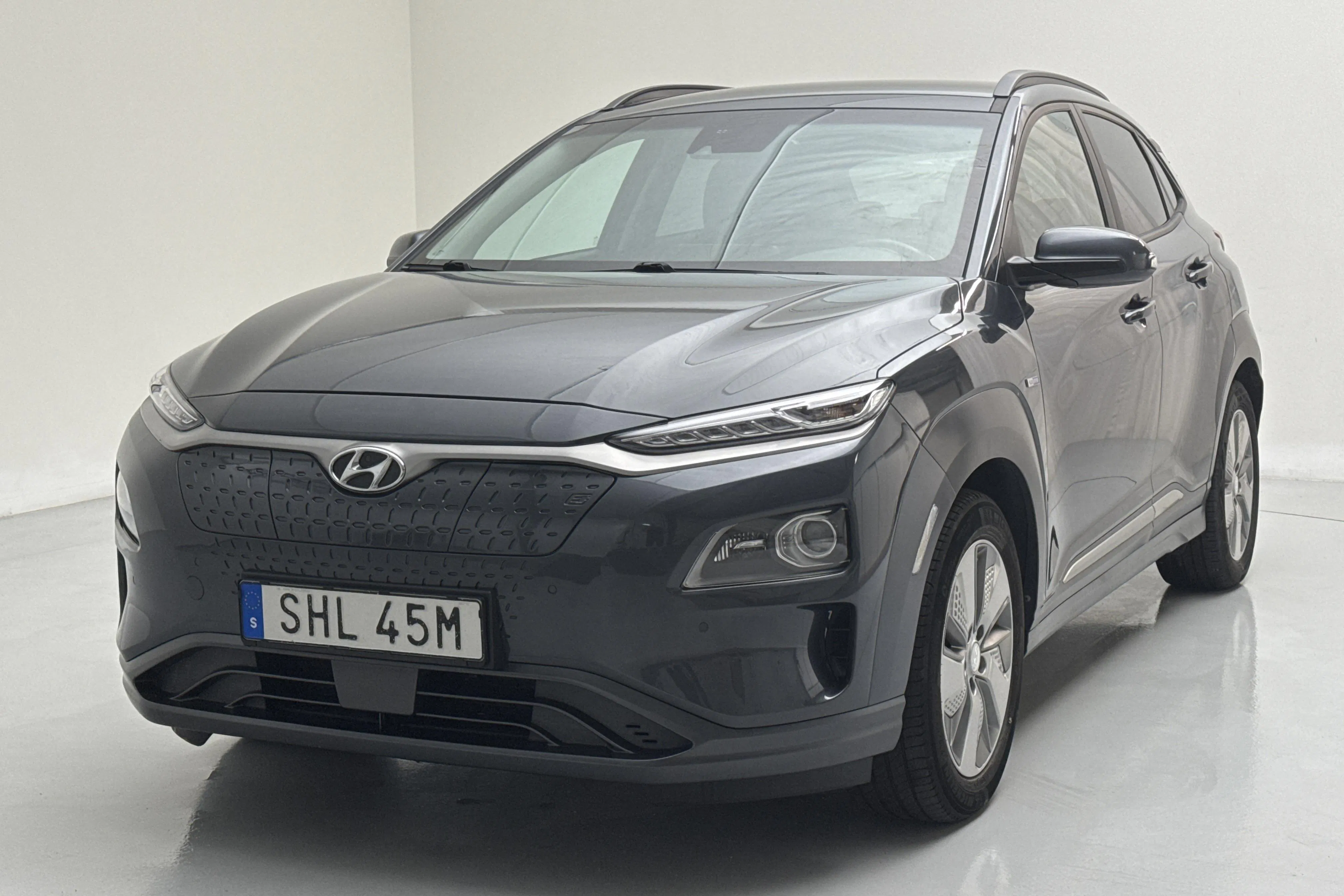 Presentation photo 1 of 17: Hyundai Kona Electric Long Range 64kWh (204hk) - 149 960 km - Automatic - gray - 2020