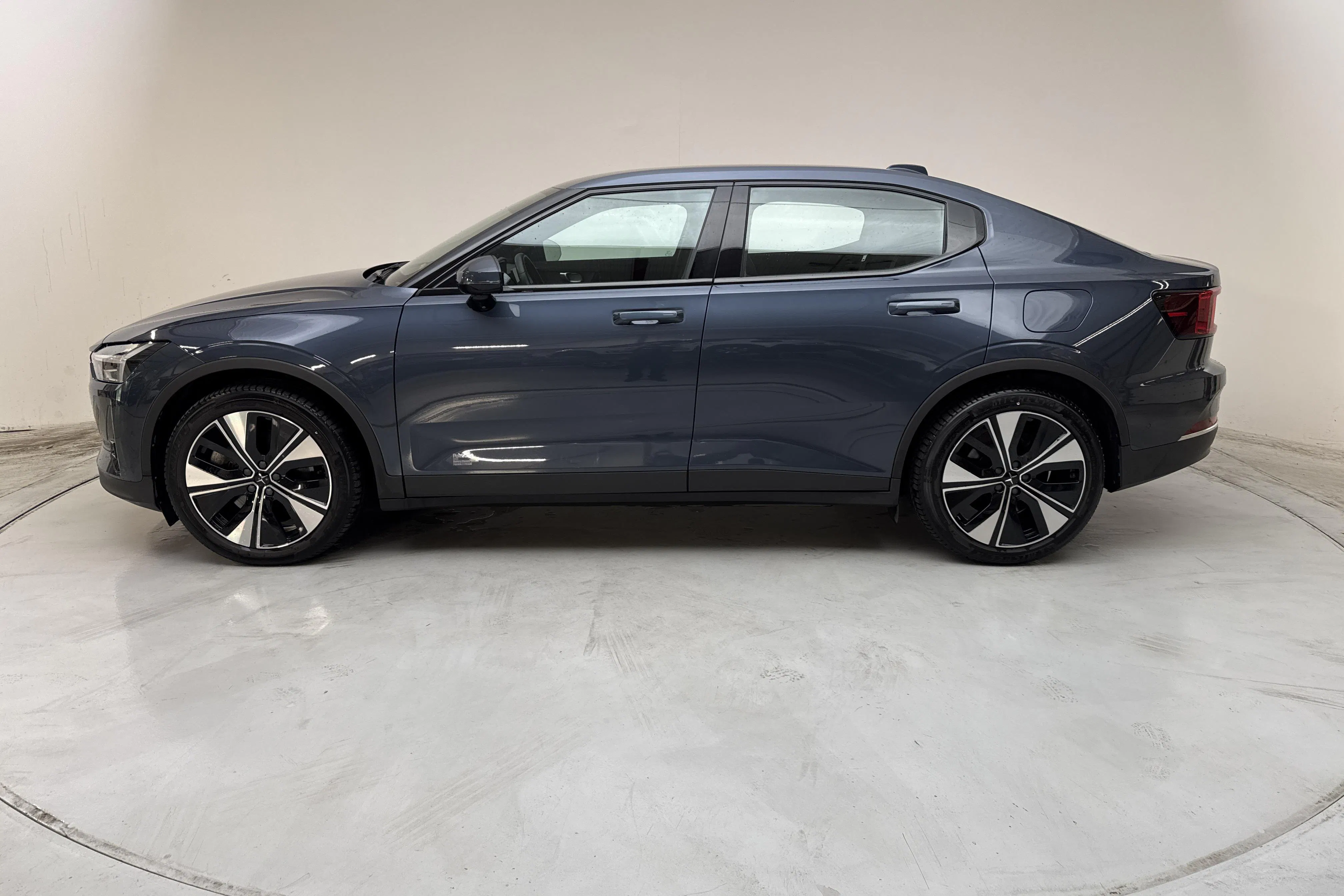 Presentationsfoto 2 av 17: Polestar 2 Long range Single motor (231hk) - 5 612 mil - Automat - Mörkblå - 2023