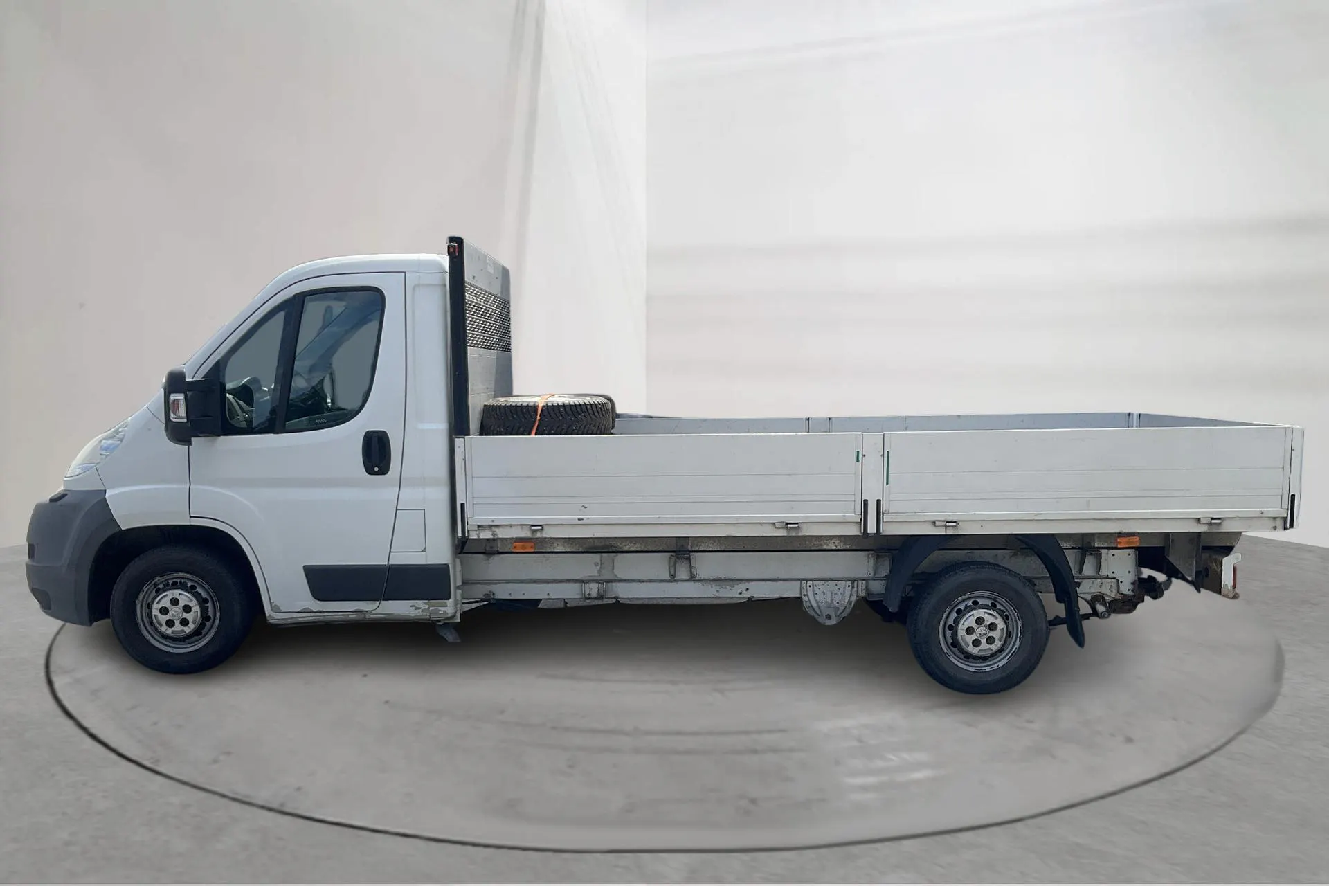 Presentation photo 2 of 12: Peugeot Boxer 2.2 HDI Pickup (120hk) - 96 140 km - Manual - white - 2011