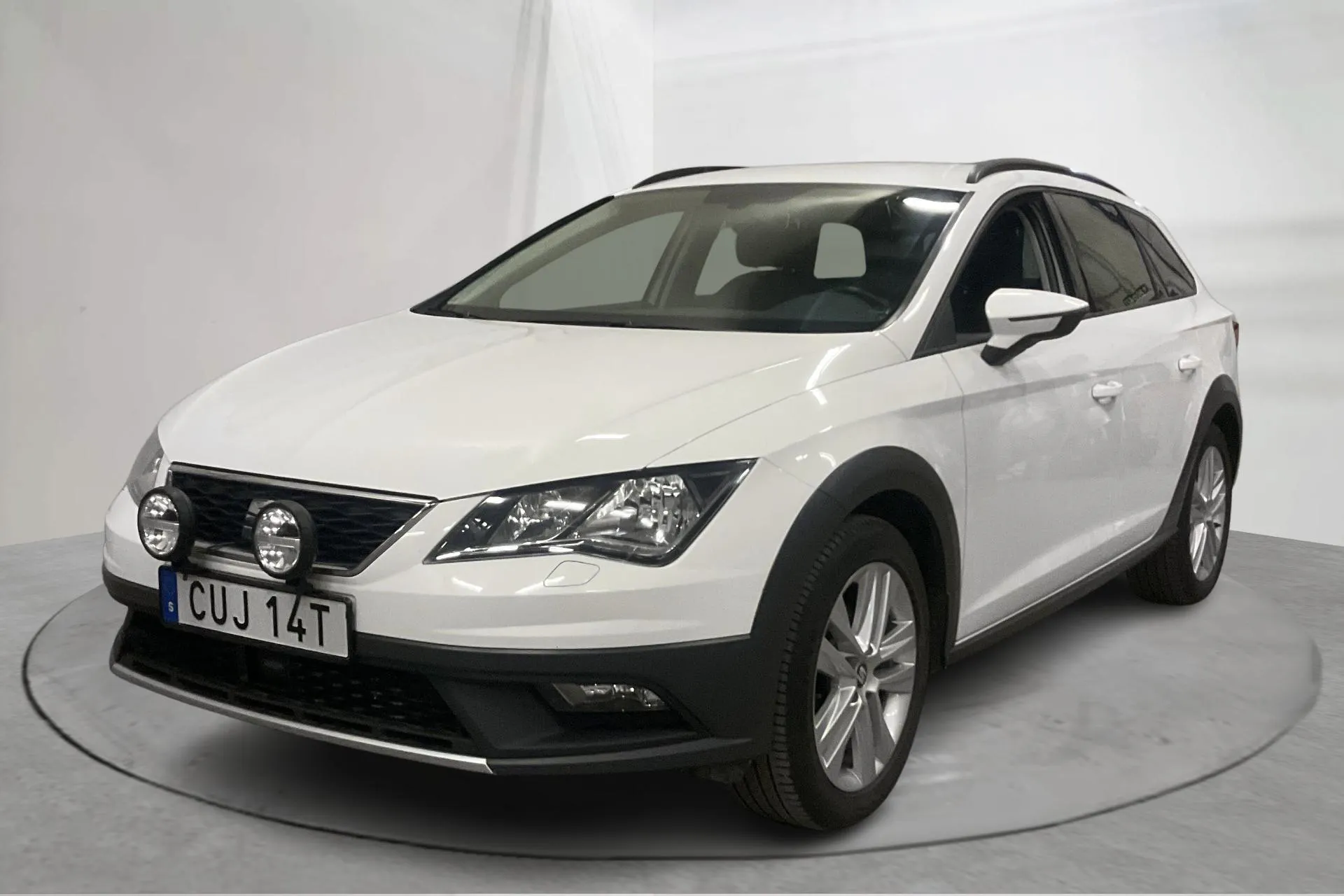 Presentationsfoto 1 av 18: Seat Leon 1.6 TDI ST X-PERIENCE 4Drive (115hk) - 10 809 mil - Manuell - vit - 2019