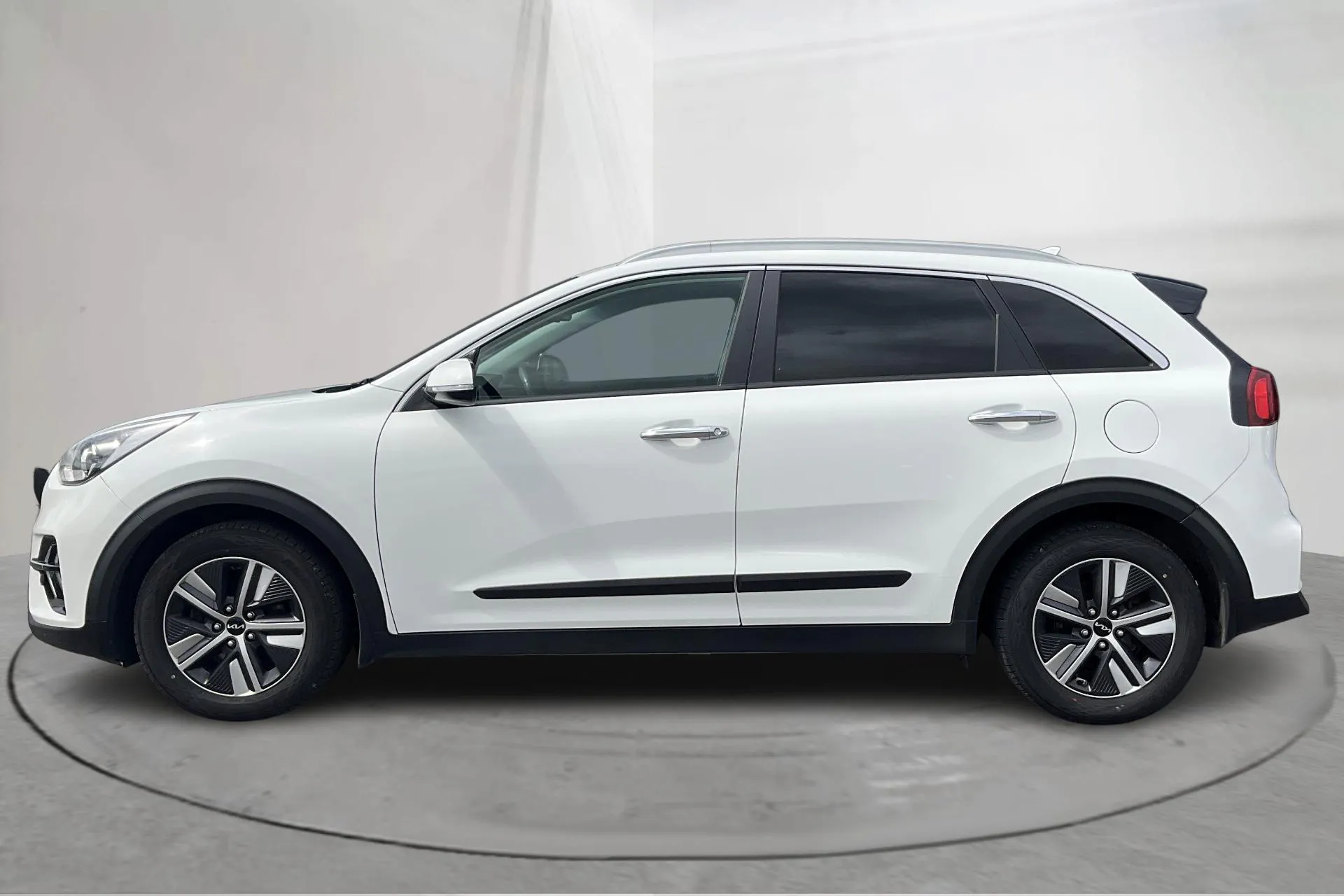 Presentation photo 2 of 17: KIA Niro Hybrid 1.6 (141hk) - 181 750 km - Automatic - white - 2022