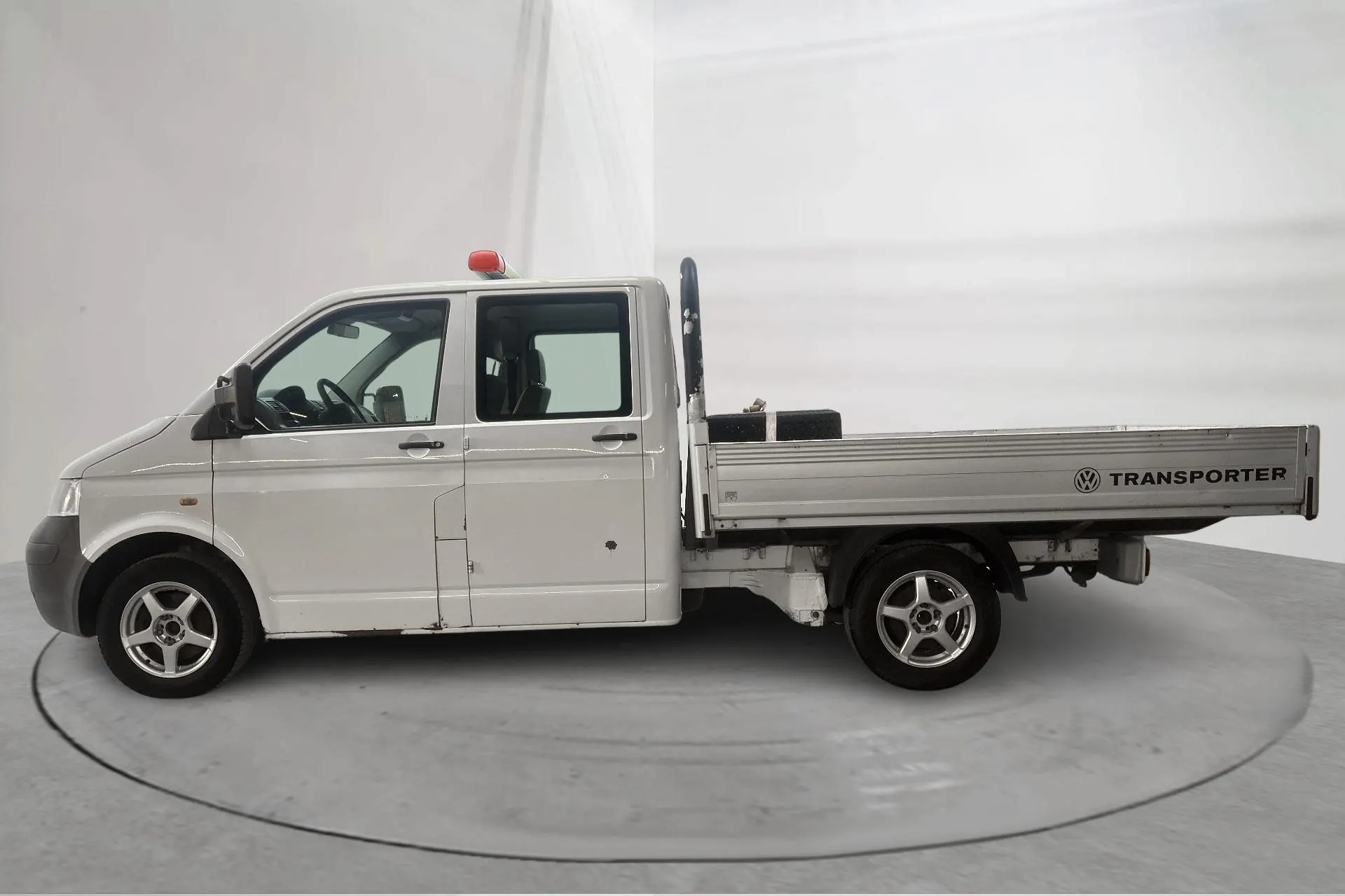 Presentationsfoto 2 av 13: VW Transporter T5 2.5 TDI Pickup (174hk) - 24 735 mil - Manuell - vit - 2007