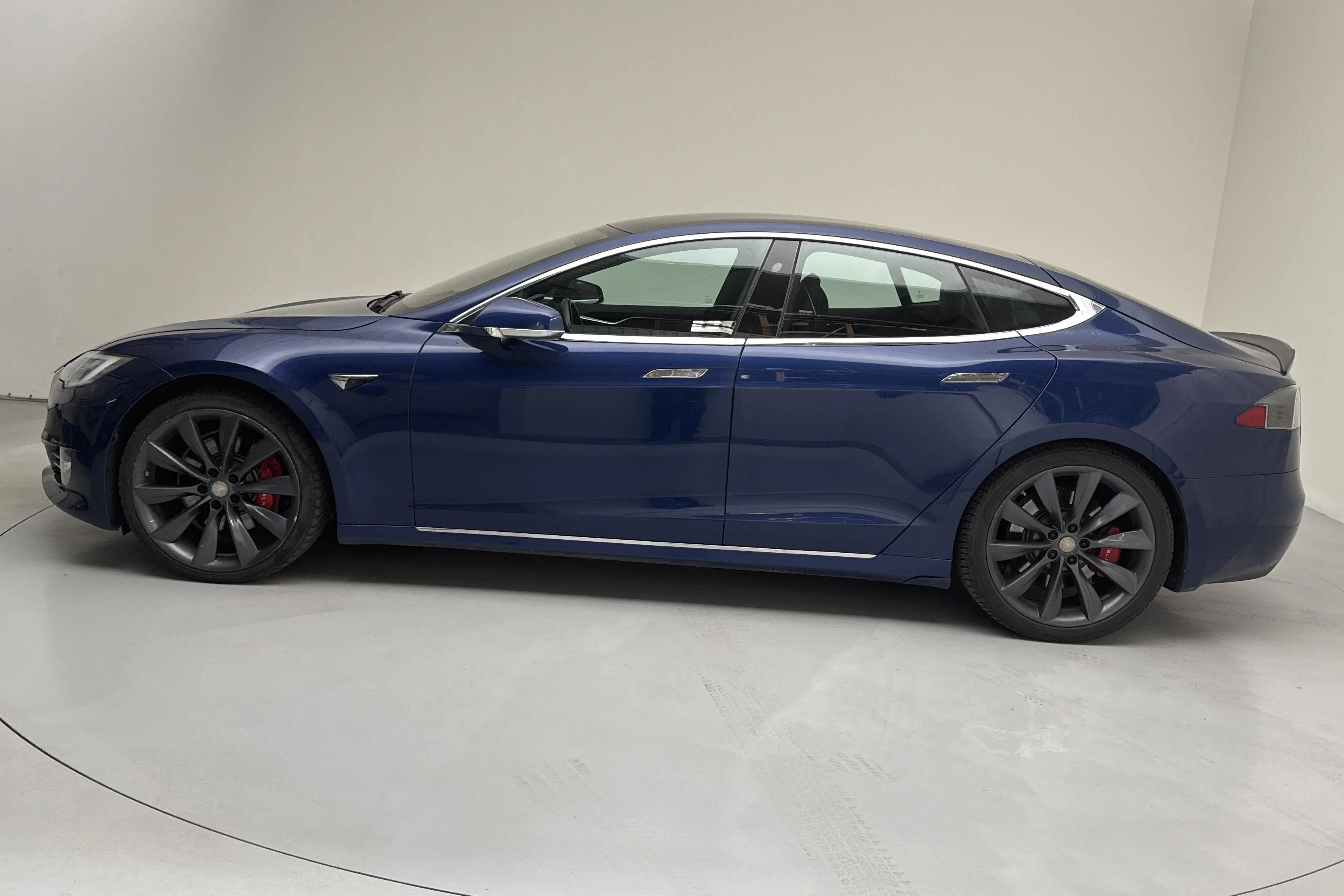 Presentation photo 2 of 17: Tesla Model S 75D - 111 200 km - Automatic - dark blue - 2017