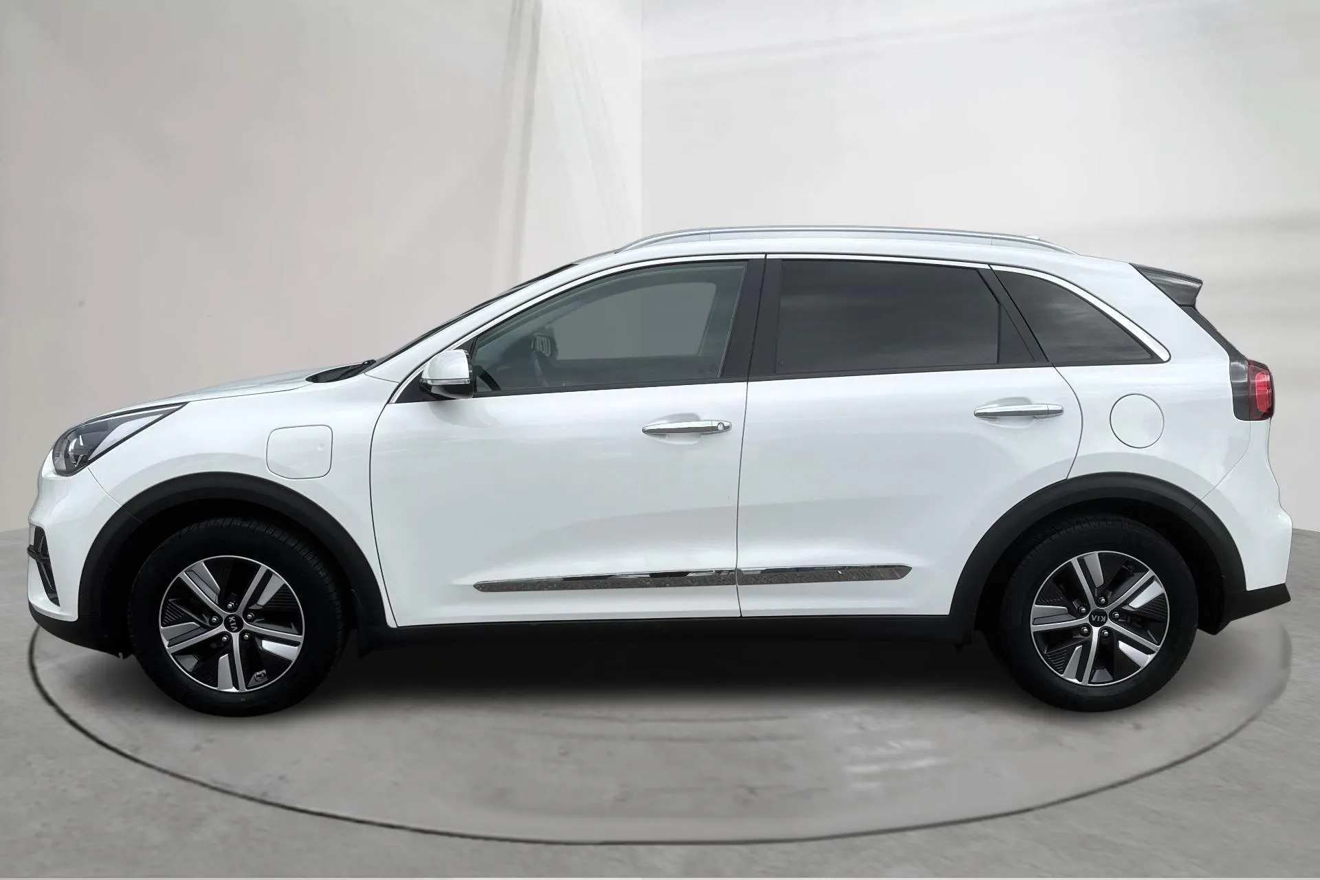 Presentation photo 2 of 19: KIA Niro Plug-in Hybrid 1.6 (141hk) - 98 890 km - Automatic - white - 2021