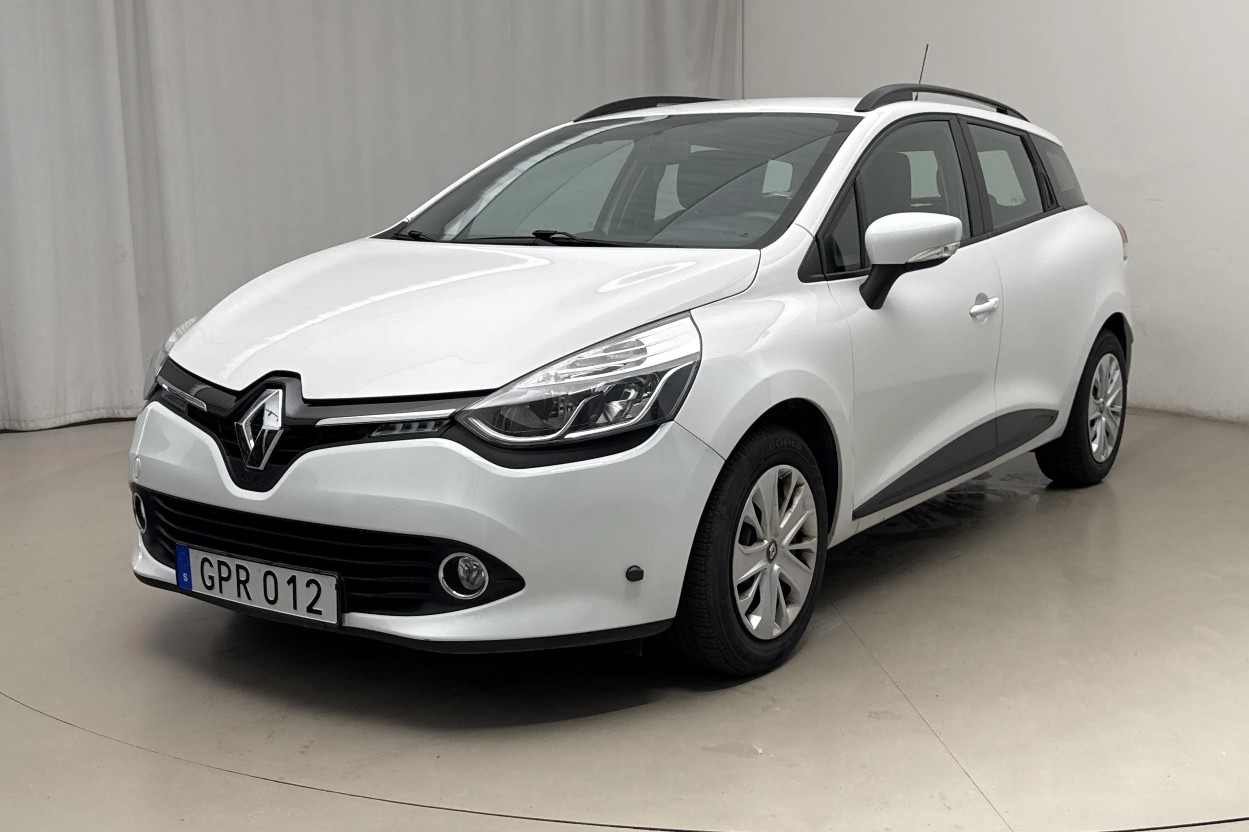 Presentation photo 1 of 15: Renault Clio IV 1.5 dCi Sports Tourer (90hk) - 48 600 km - Manual - white - 2016