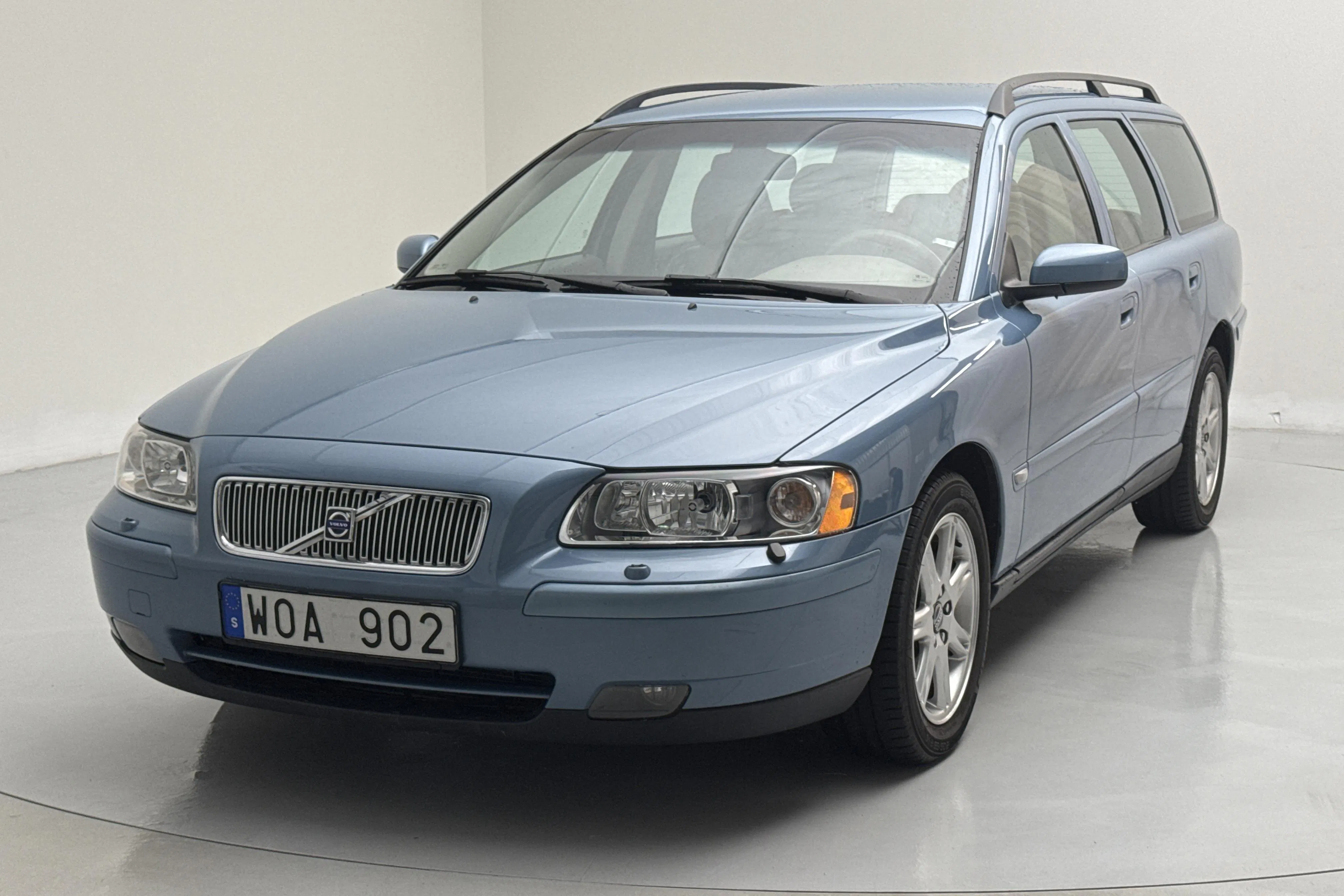 Presentation photo 1 of 12: Volvo V70 2.5T (210hk) - 118 750 km - Manual - blue - 2005