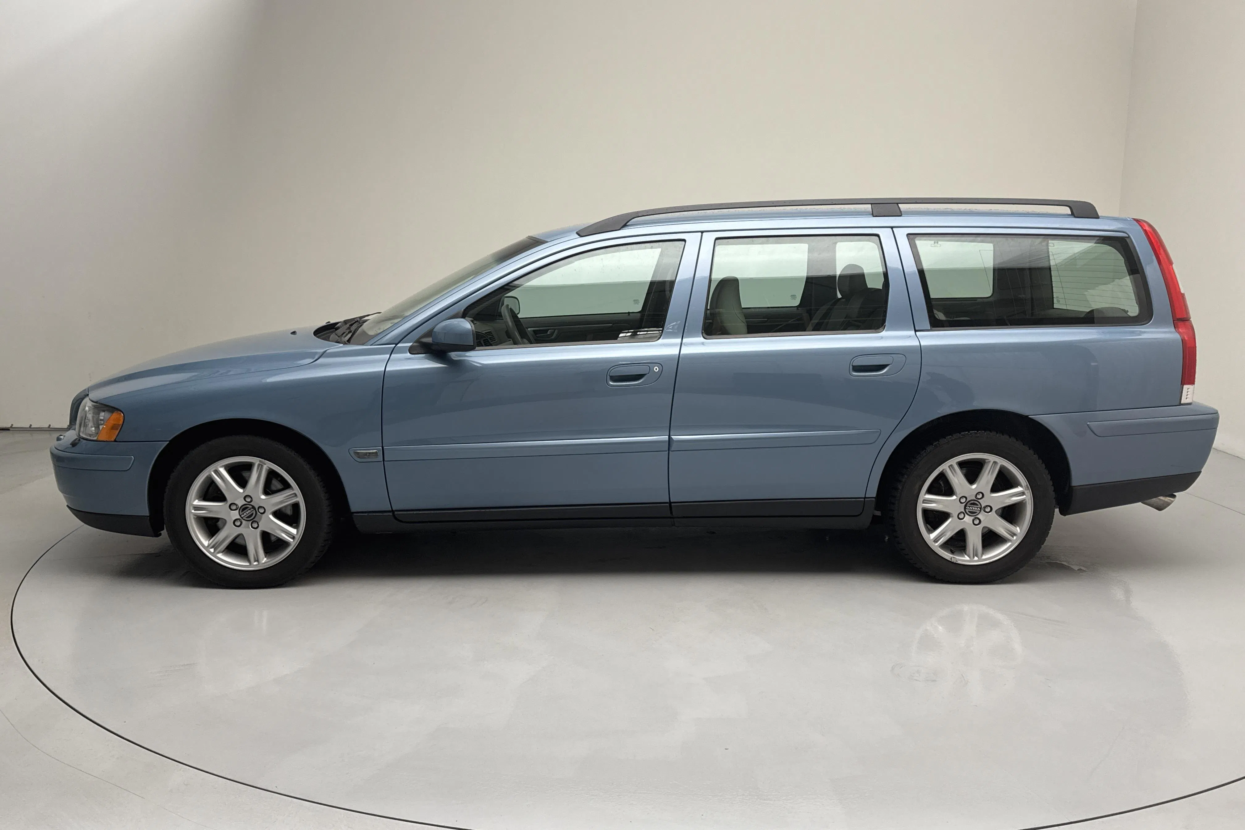Presentation photo 2 of 12: Volvo V70 2.5T (210hk) - 118 750 km - Manual - blue - 2005
