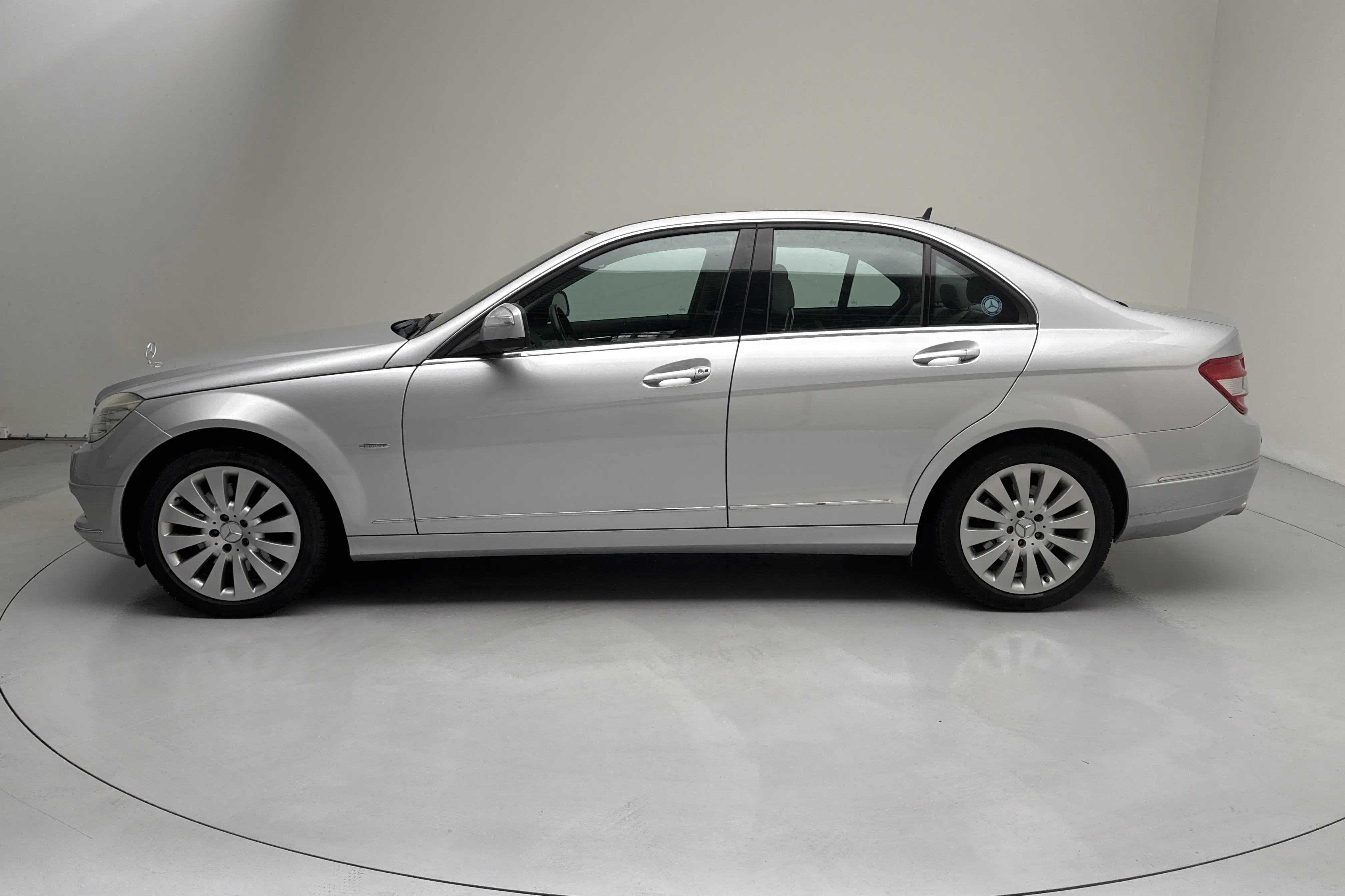 Presentationsfoto 2 av 13: Mercedes C 350 W204 (272hk) - 5 516 mil - Automat - silver - 2008