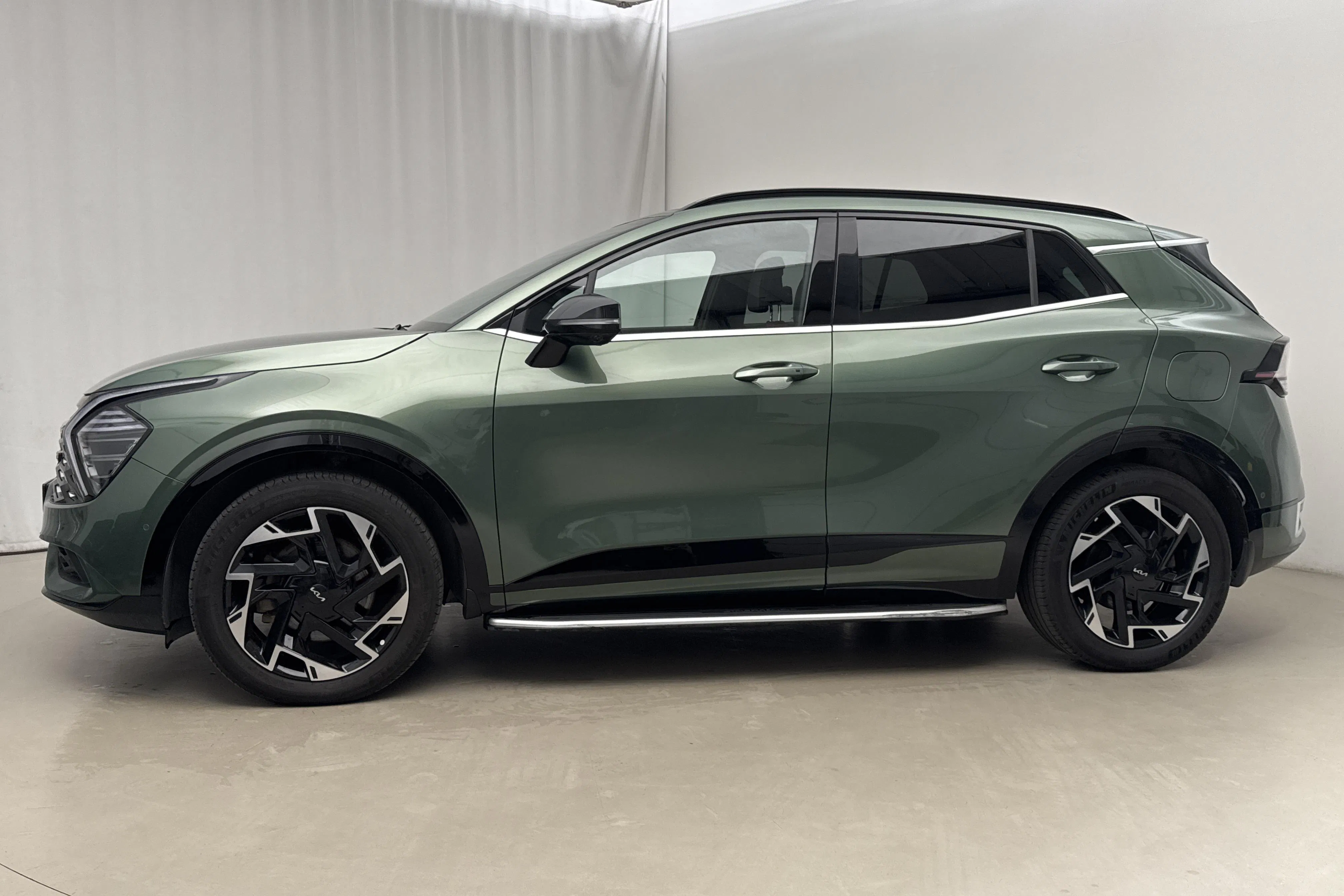 Presentation photo 2 of 22: KIA Sportage PHEV AWD (265hk) - 91 120 km - Automatic - green - 2023