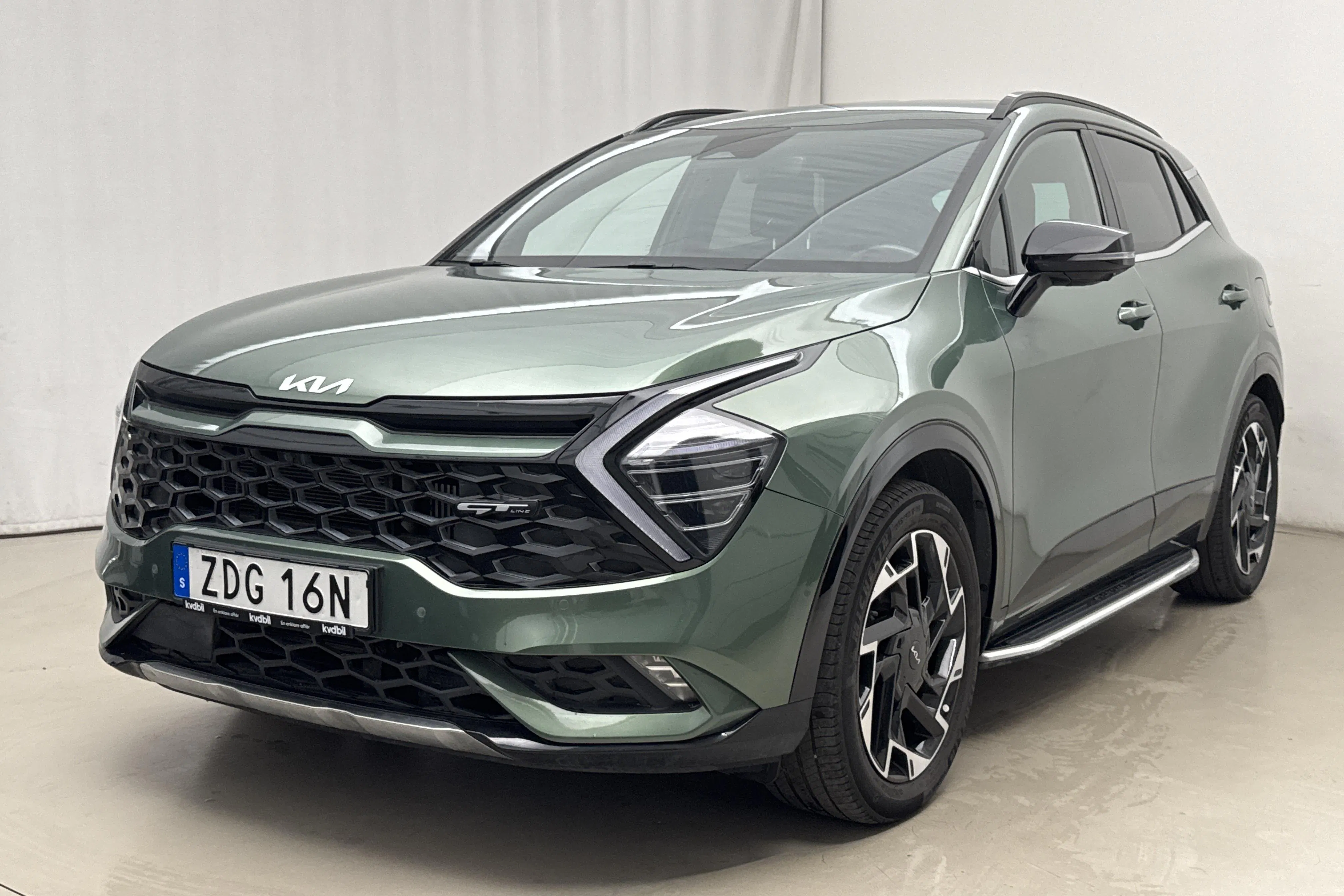 Presentation photo 1 of 22: KIA Sportage PHEV AWD (265hk) - 91 120 km - Automatic - green - 2023