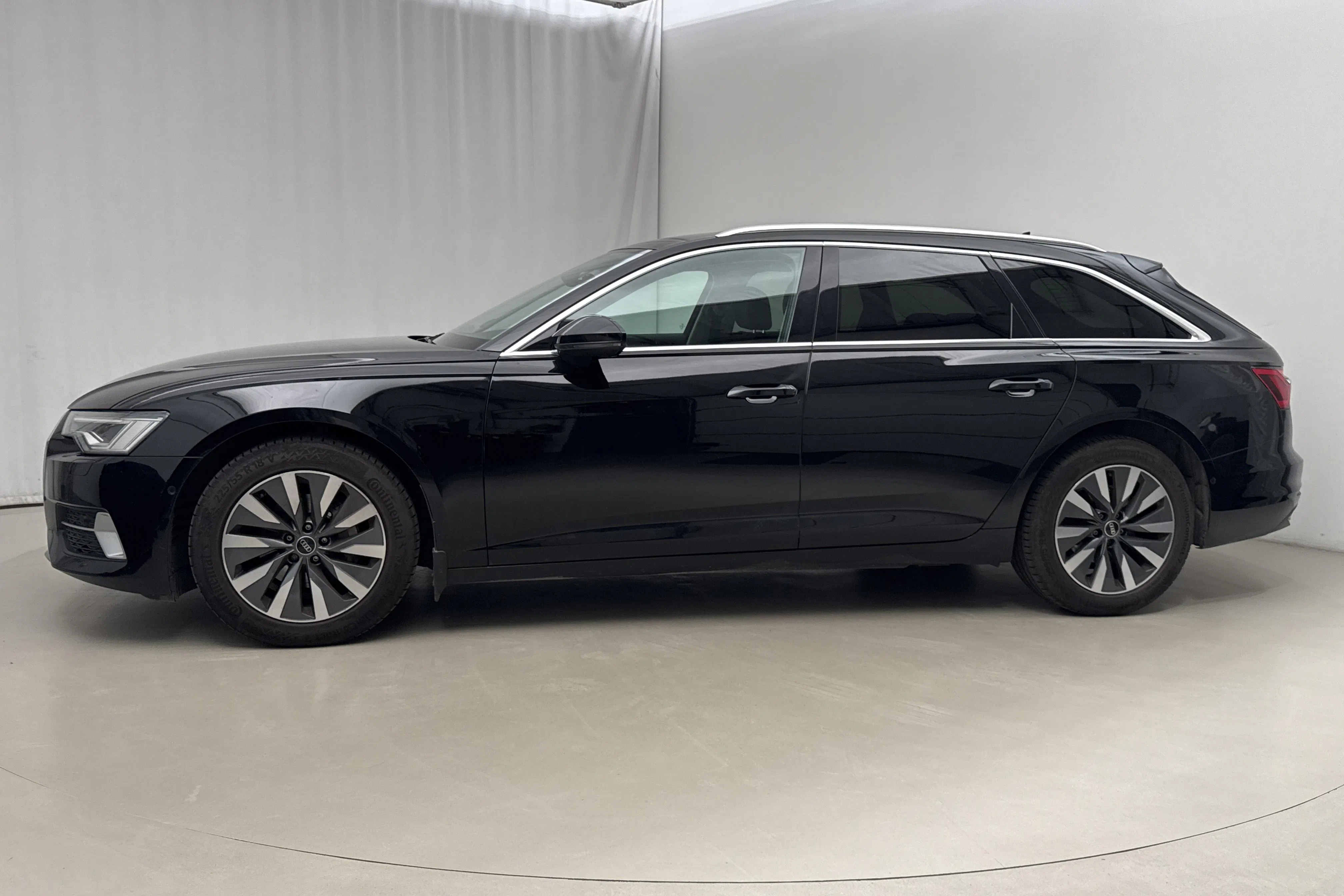 Presentationsfoto 2 av 19: Audi A6 Avant 40 TDI quattro (204hk) - 10 936 mil - Automat - svart - 2023
