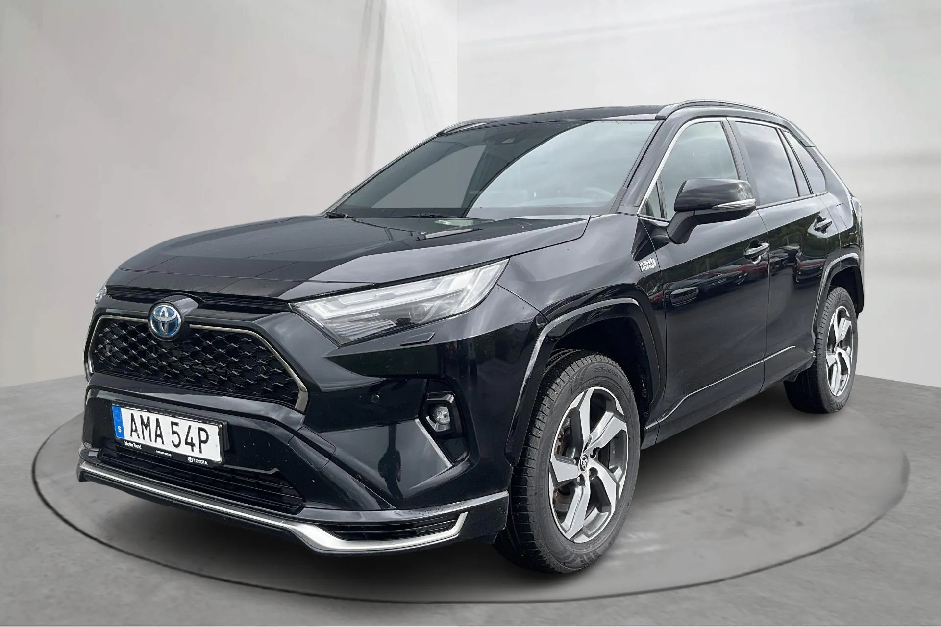 Presentationsfoto 1 av 18: Toyota RAV4 2.5 Plug-in Hybrid AWDi (306hk) - 9 093 mil - Automat - svart - 2023