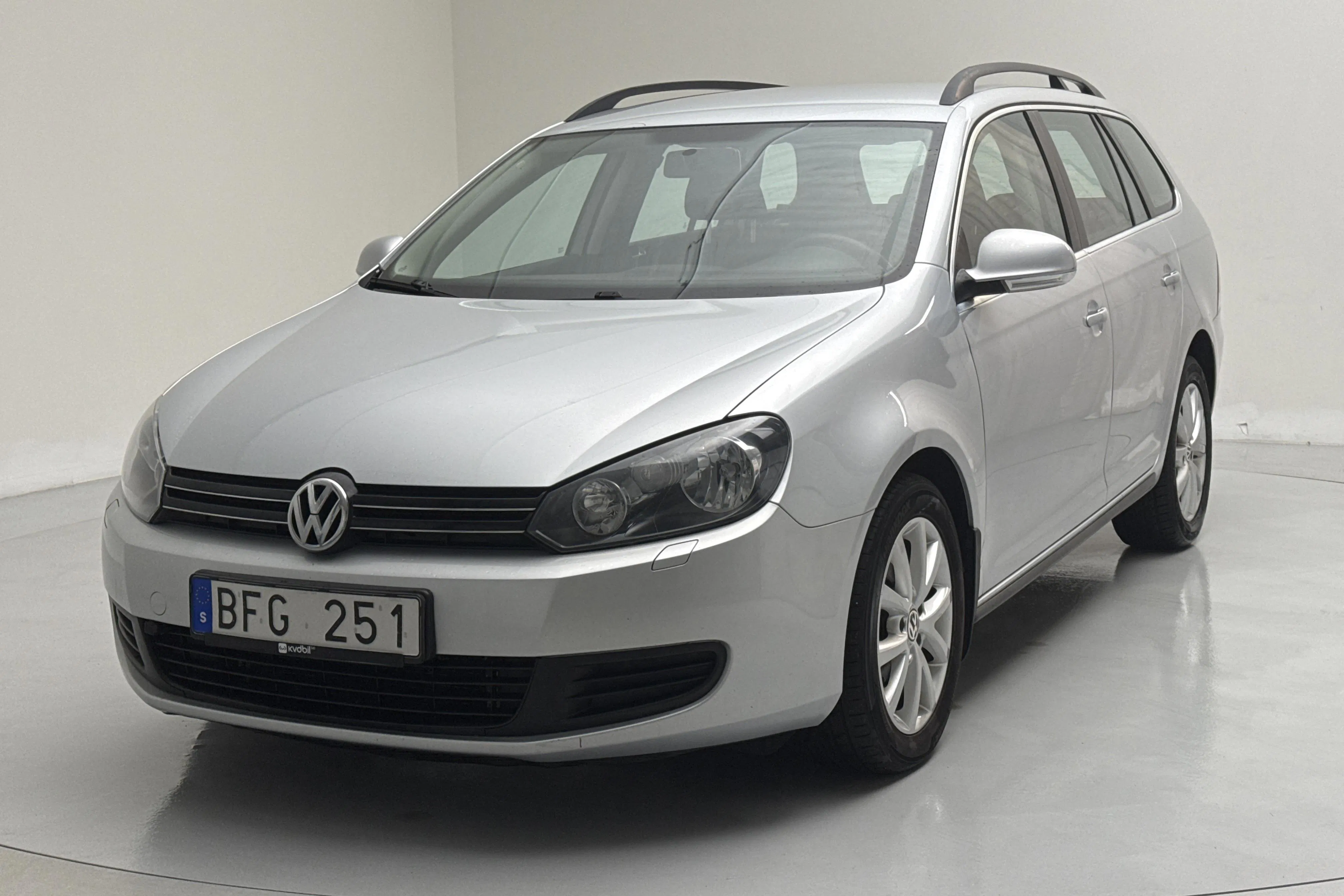 Presentation photo 1 of 12: VW Golf VI 1.6 TDI BlueMotion Technology Variant (105hk) - 201 680 km - Manual - silver - 2012