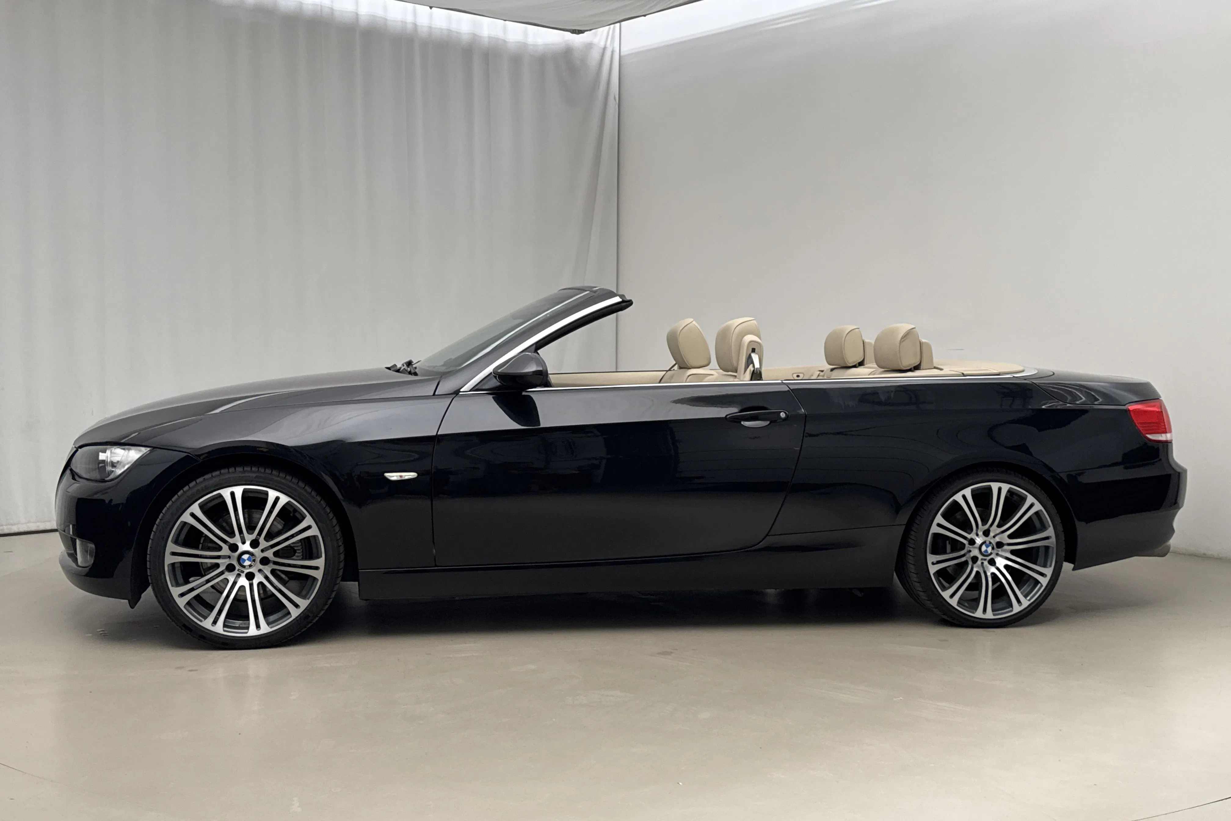Presentation photo 2 of 21: BMW 325i Cabriolet, E93 (218hk) - 91 560 km - Automatic - black - 2007